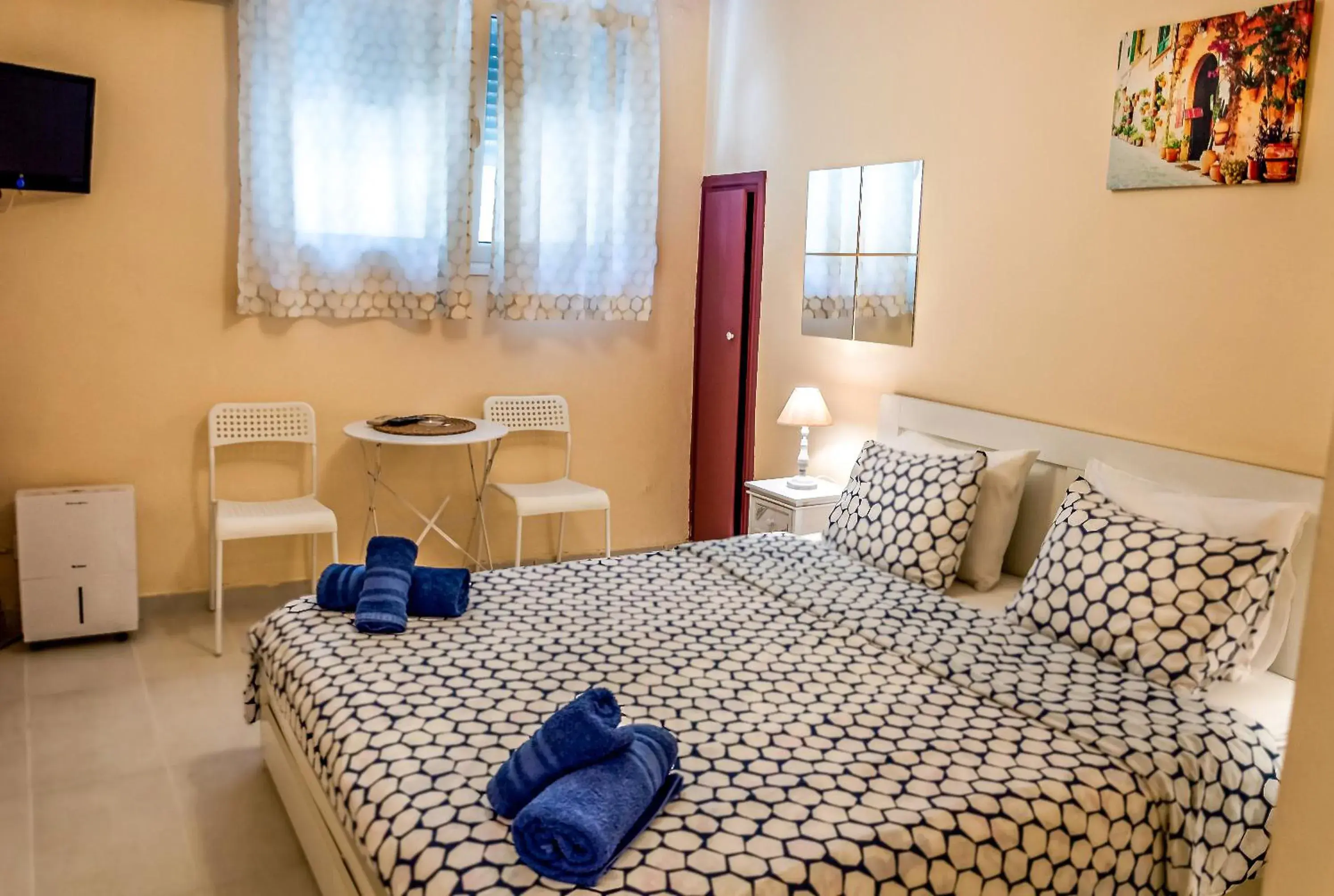 Studio with Street View in Zoe's Studio Studio with Street View in Zoe's Studio