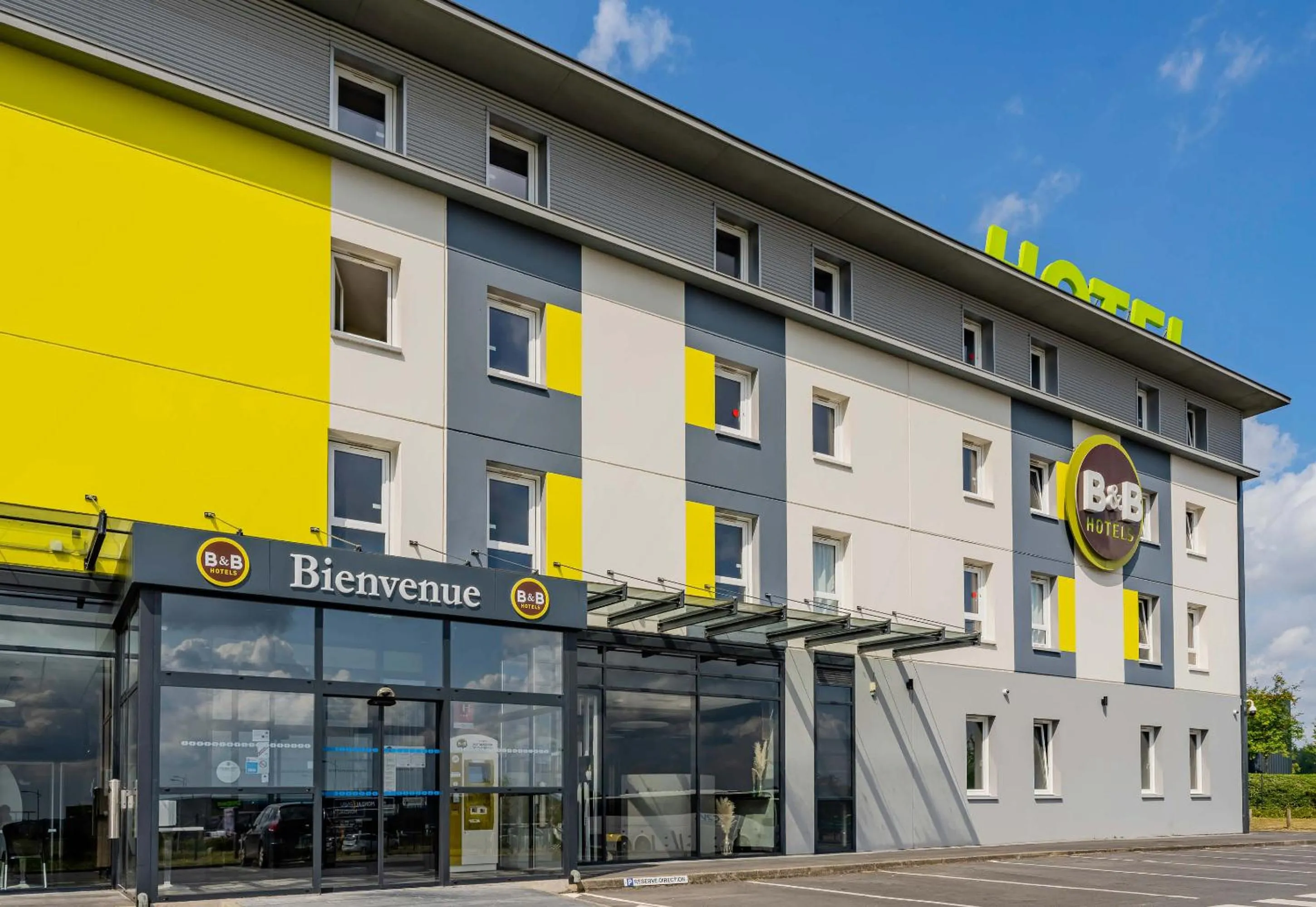 Property building in B&B HOTEL Béthune Bruay-la-Buissière