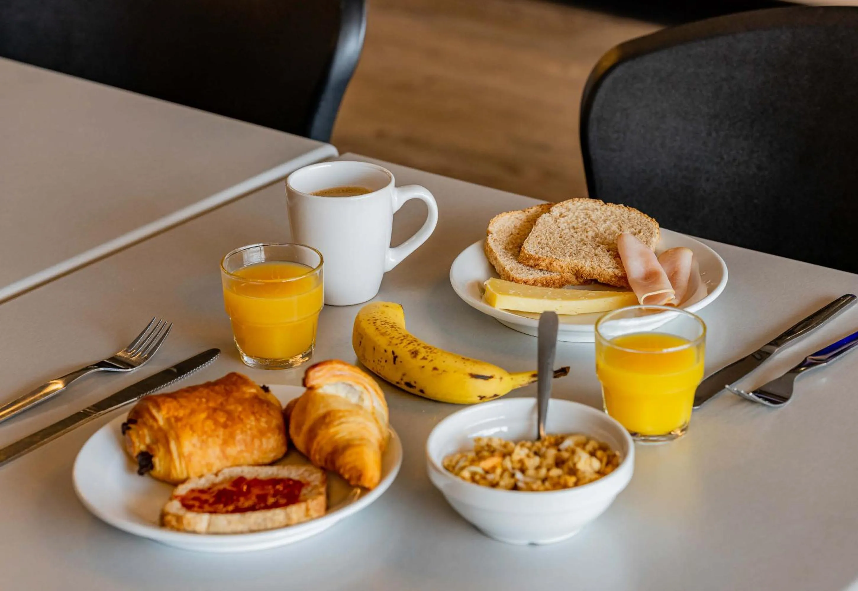 Breakfast in B&B HOTEL Béthune Bruay-la-Buissière
