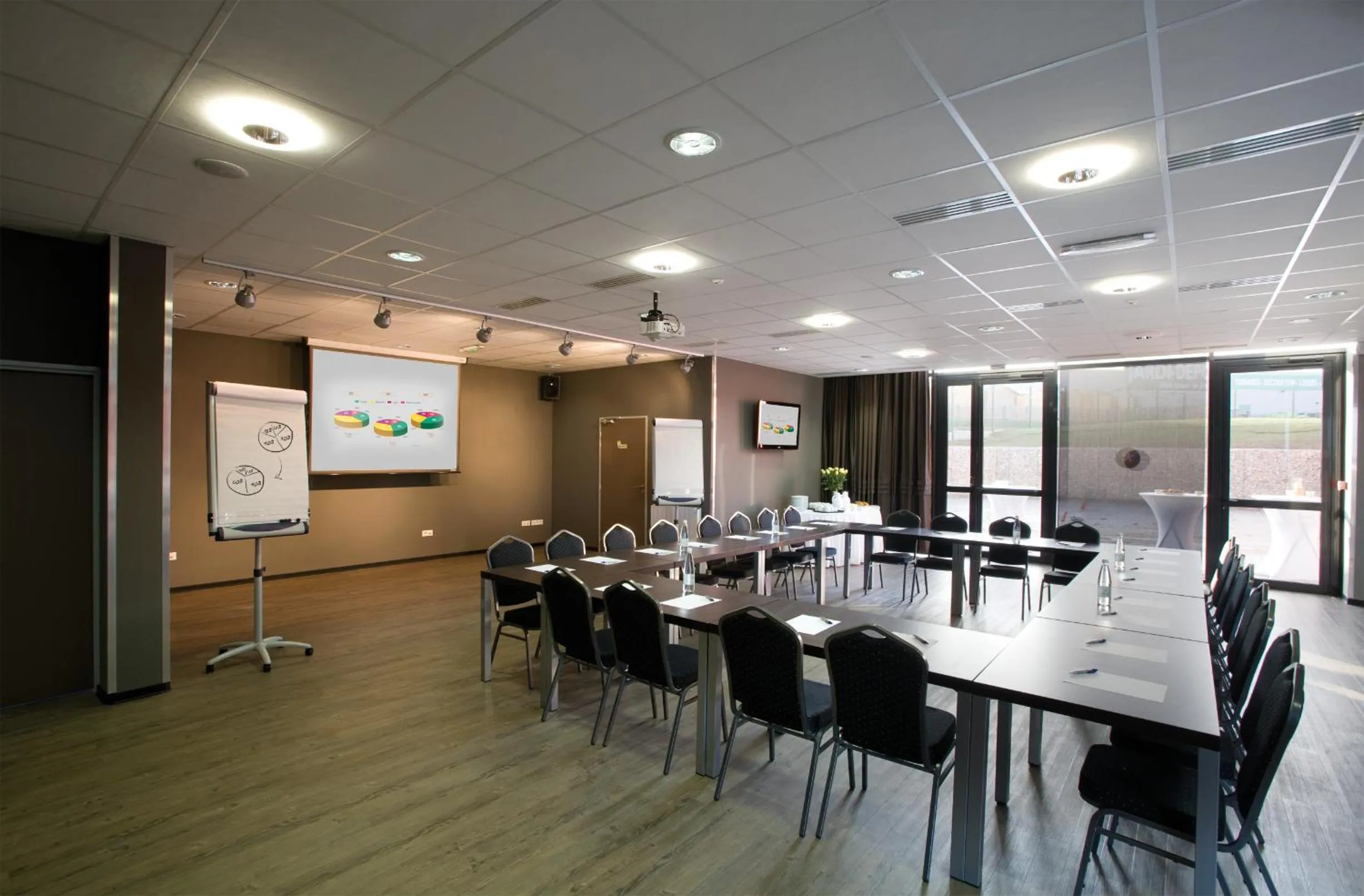 Meeting/conference room in B&B HOTEL Béthune Bruay-la-Buissière