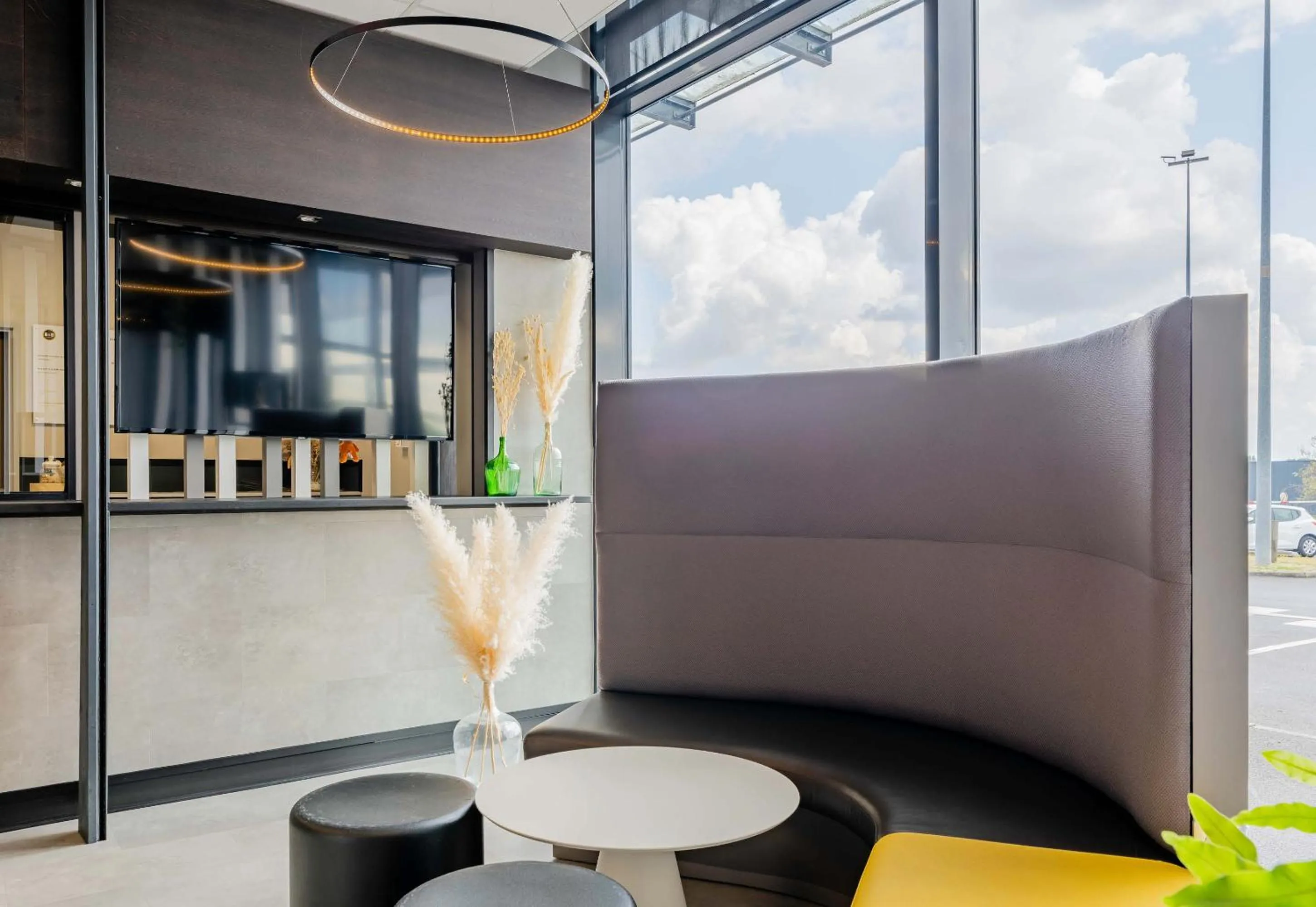 Seating area in B&B HOTEL Béthune Bruay-la-Buissière