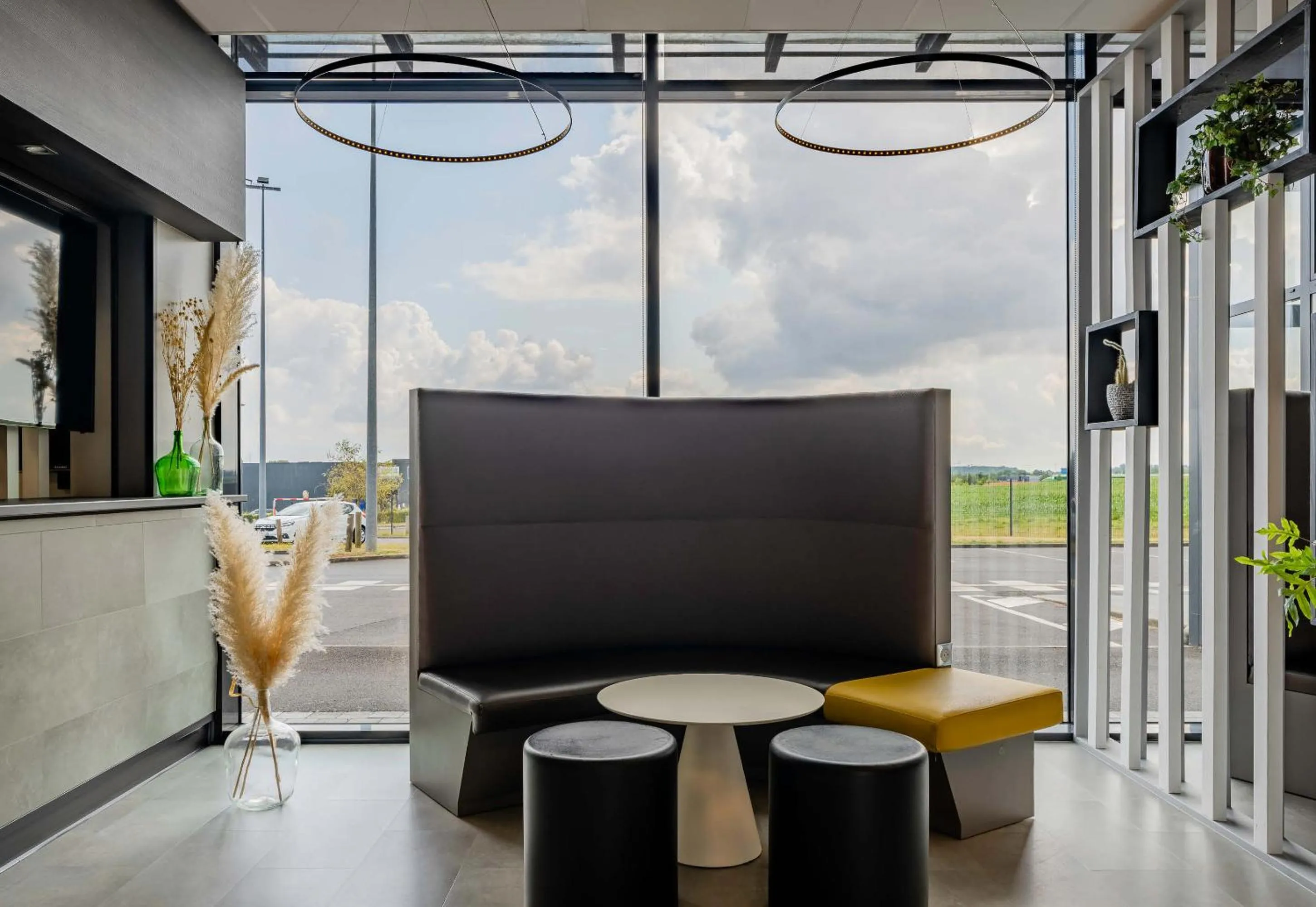 Seating area in B&B HOTEL Béthune Bruay-la-Buissière