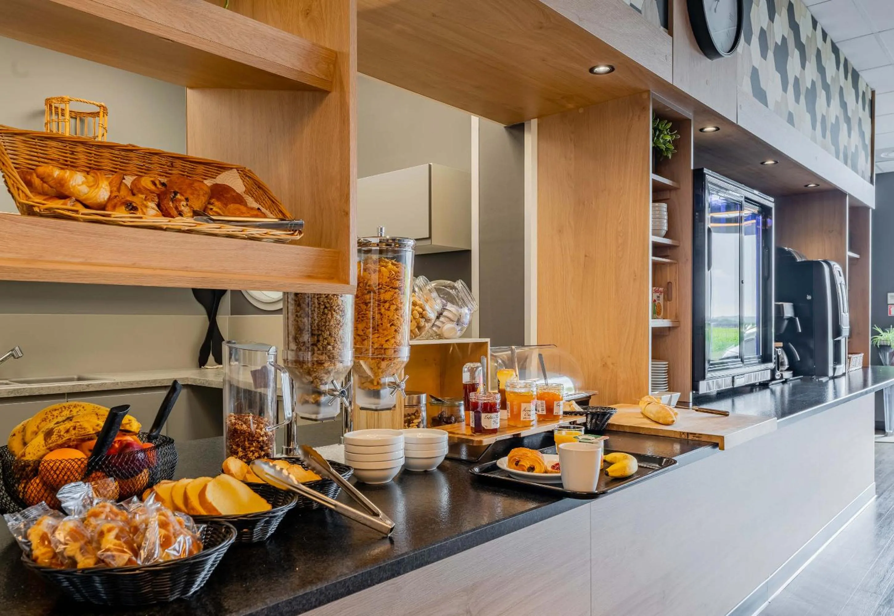 Breakfast in B&B HOTEL Béthune Bruay-la-Buissière