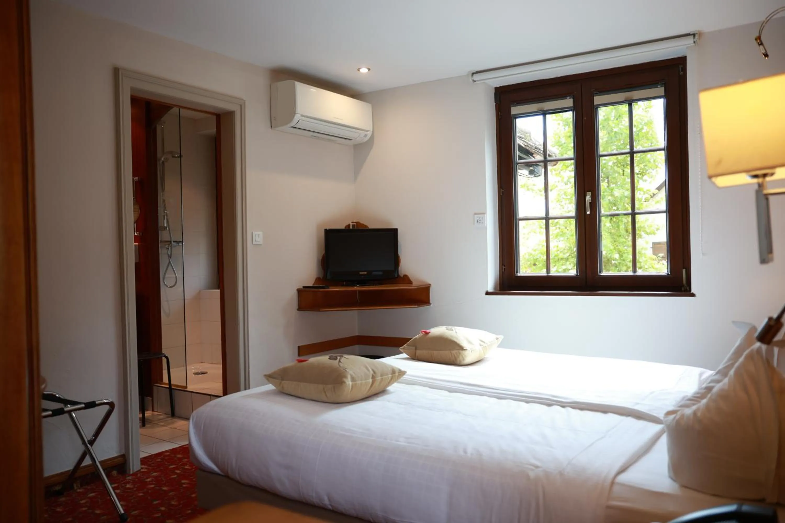 Bedroom, Bed in Hotel - Restaurant Le Cerf & Spa