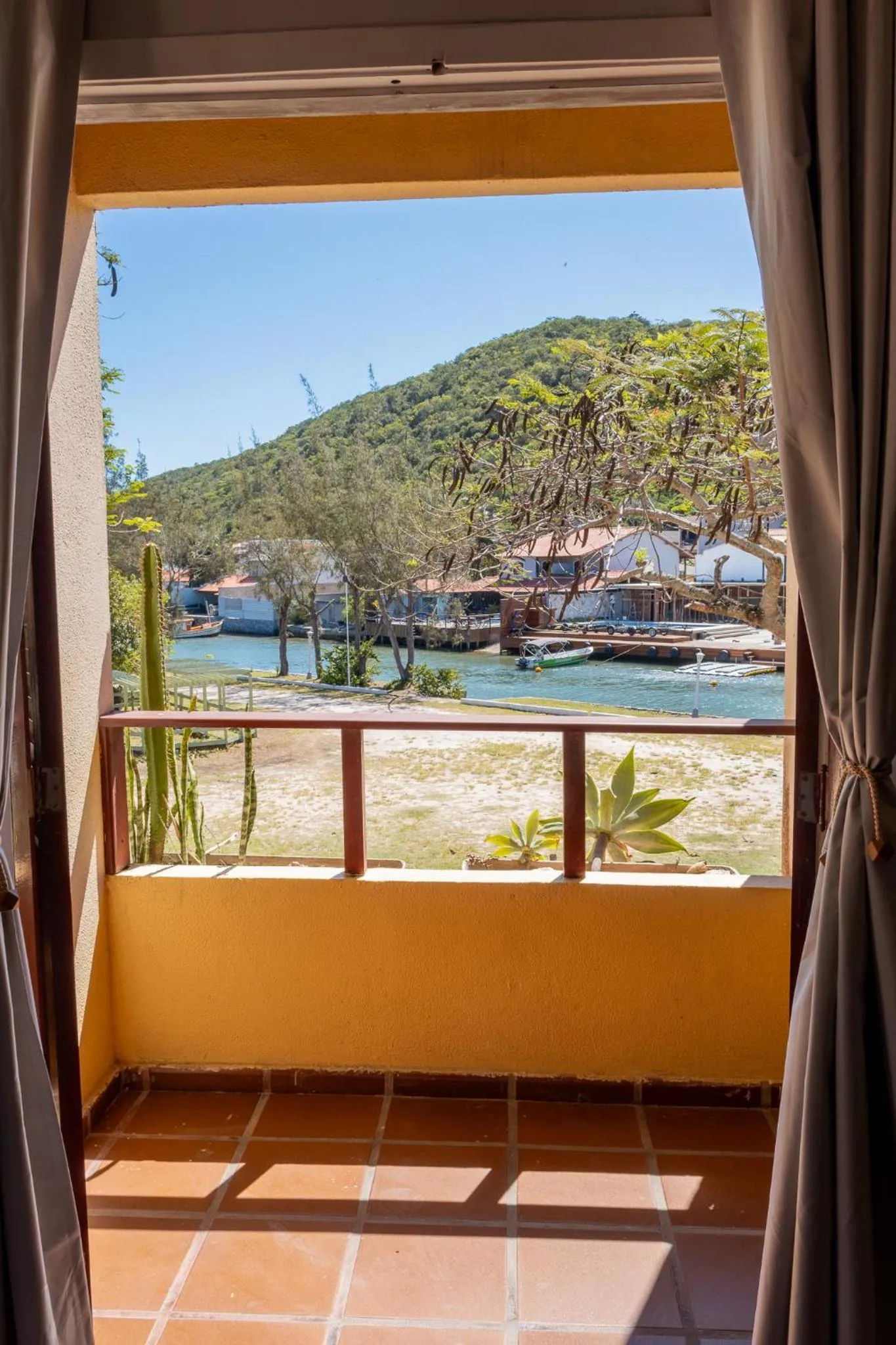 Apartamento Resort Cabo Frio - Rua dos Biquinis