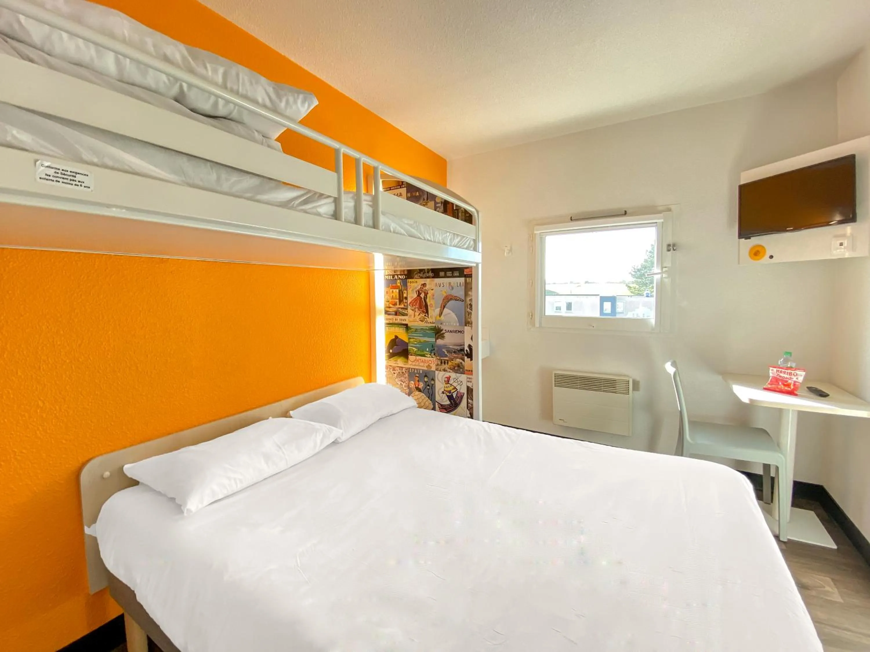 Bed in hotelF1 Avranches Baie Du Mont Saint Michel