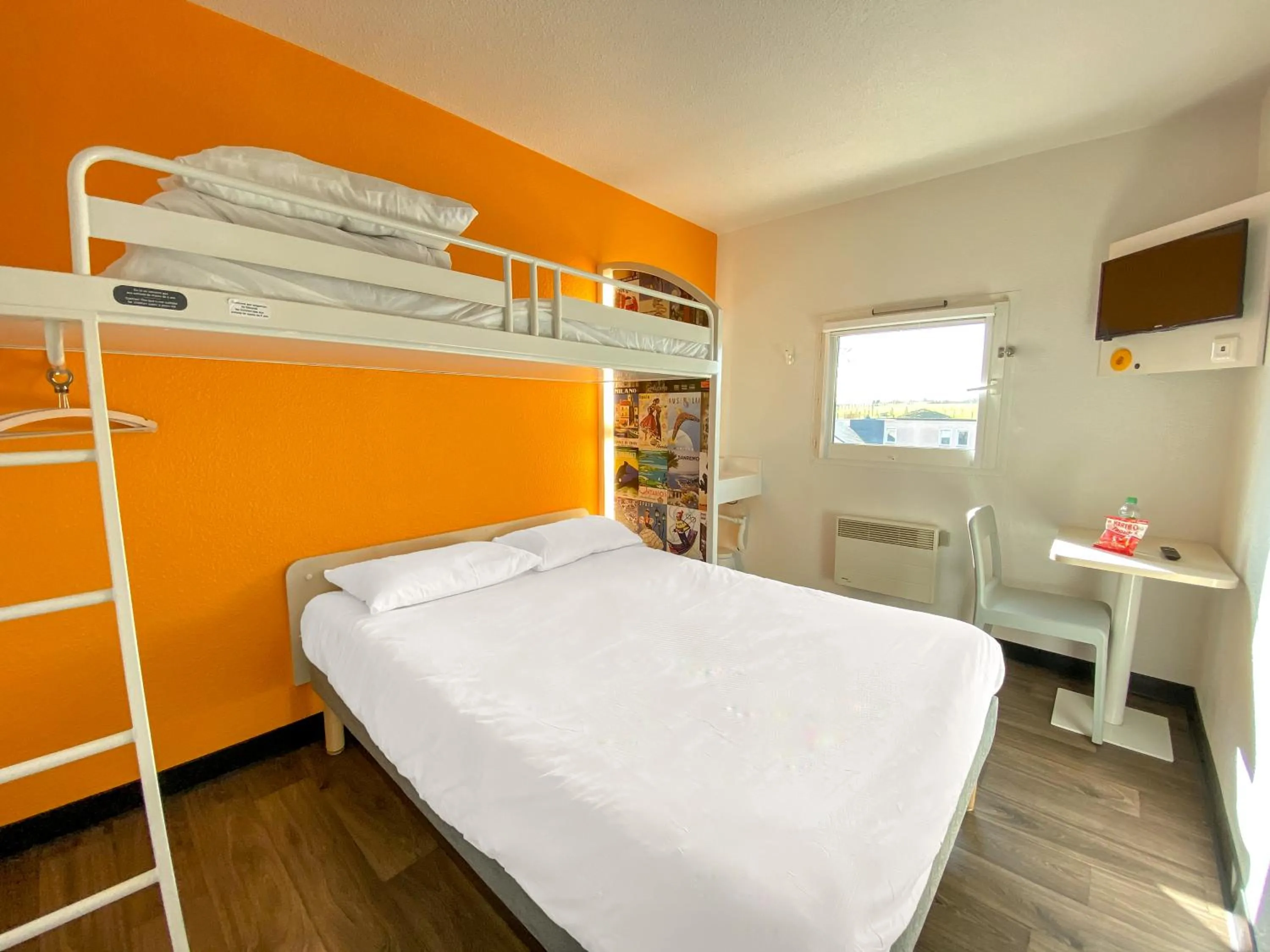 Bed in hotelF1 Avranches Baie Du Mont Saint Michel