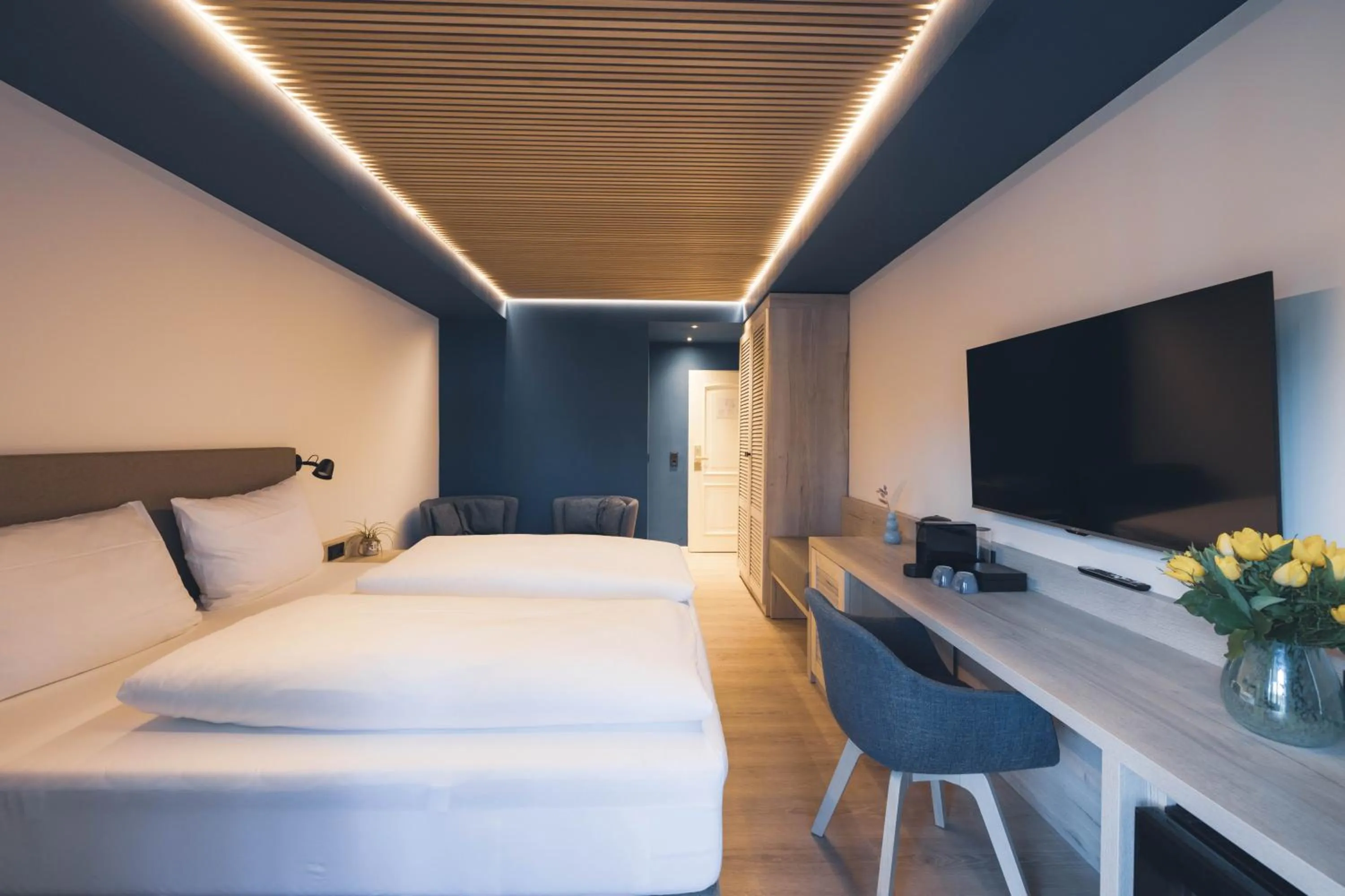 Photo of the whole room, Bed in The Oceans