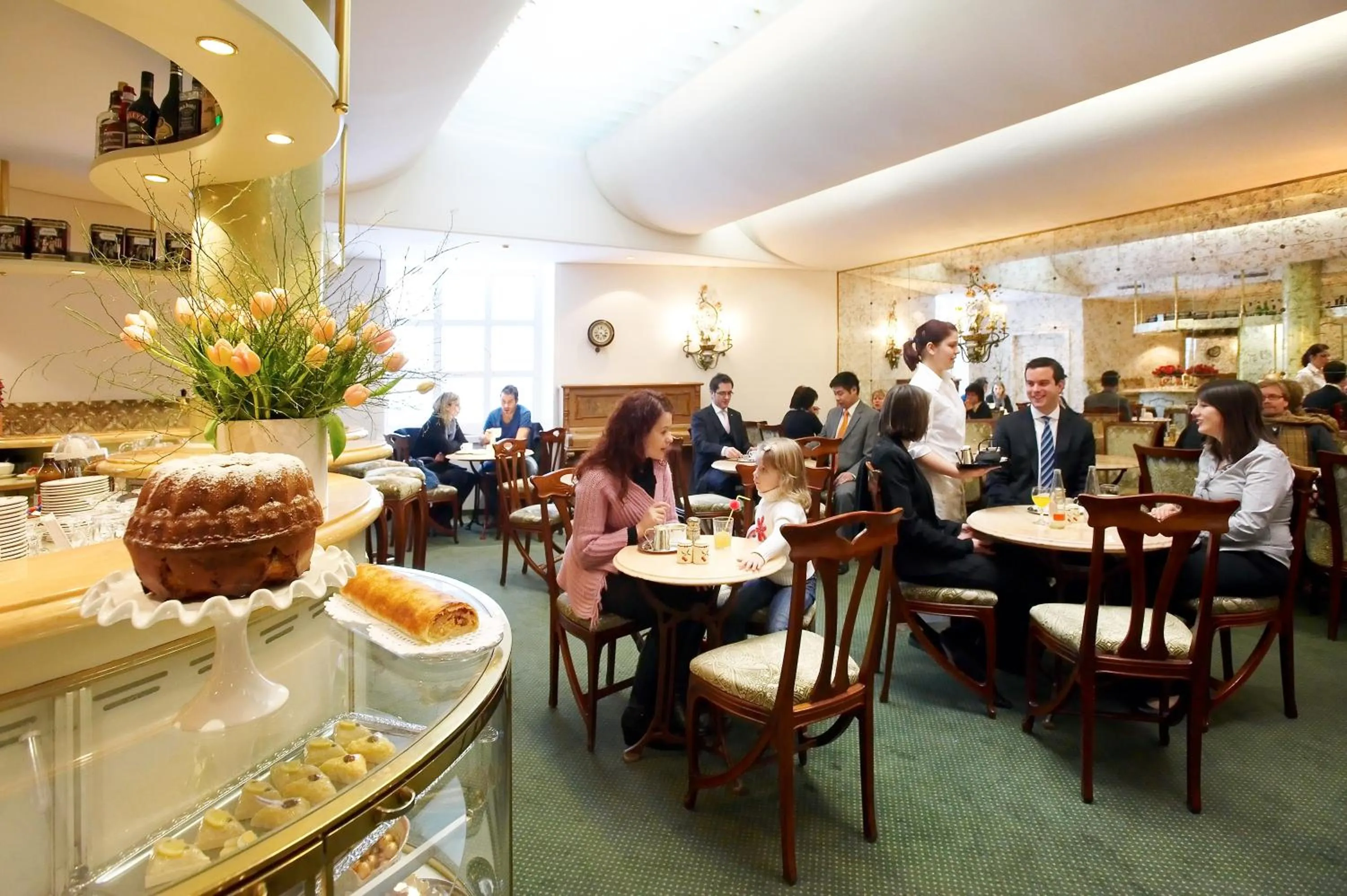 Restaurant/places to eat in Hotel Mozart