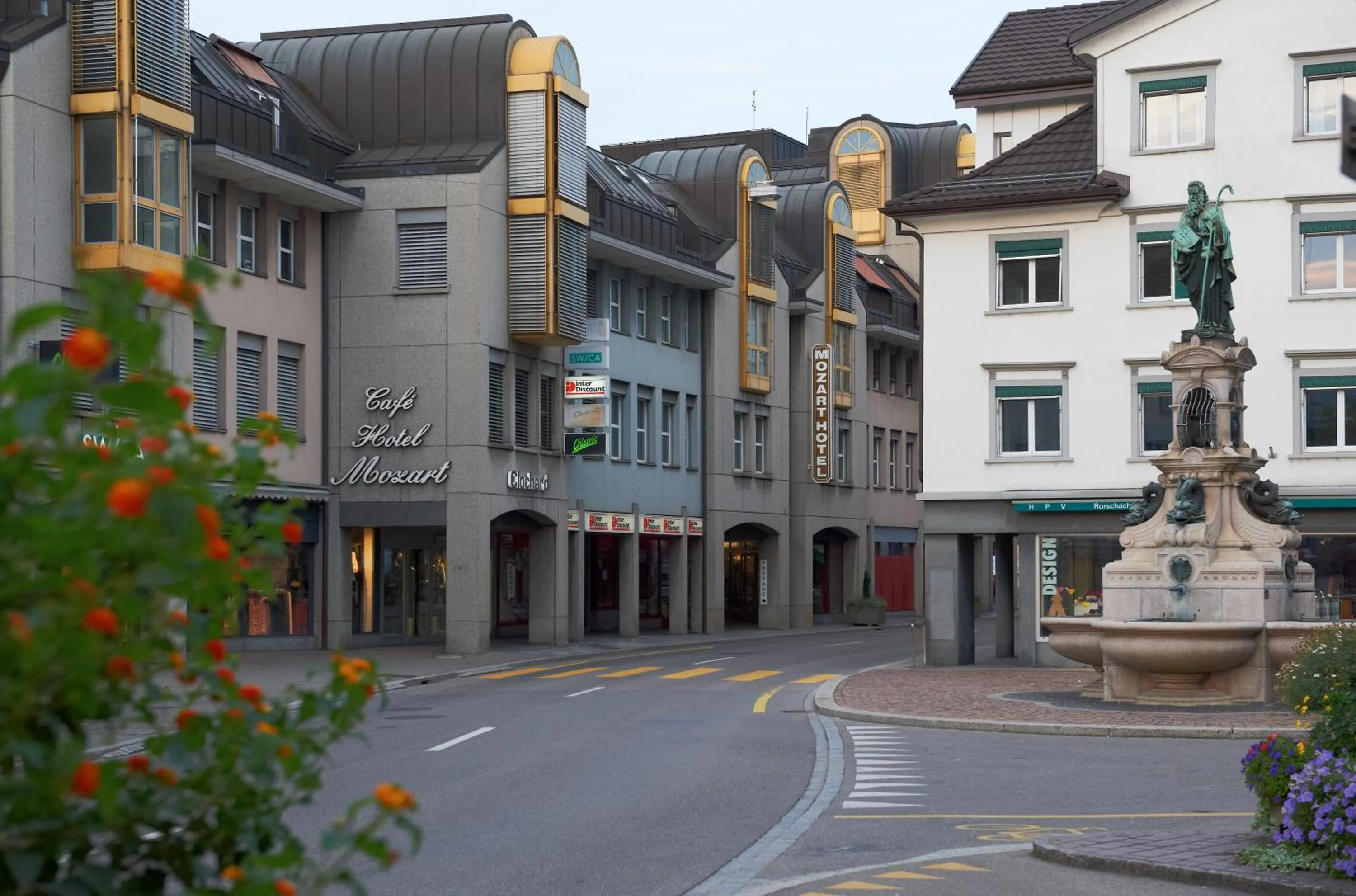 Facade/entrance in Hotel Mozart
