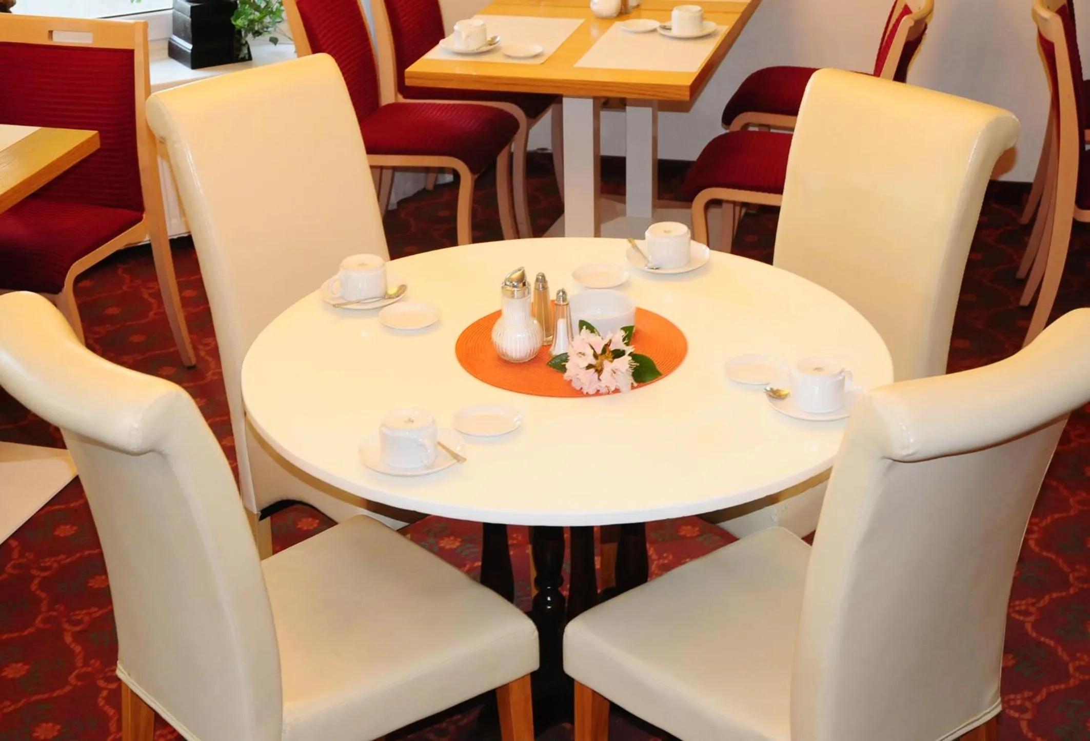 Restaurant/places to eat in Hotel Blankenese