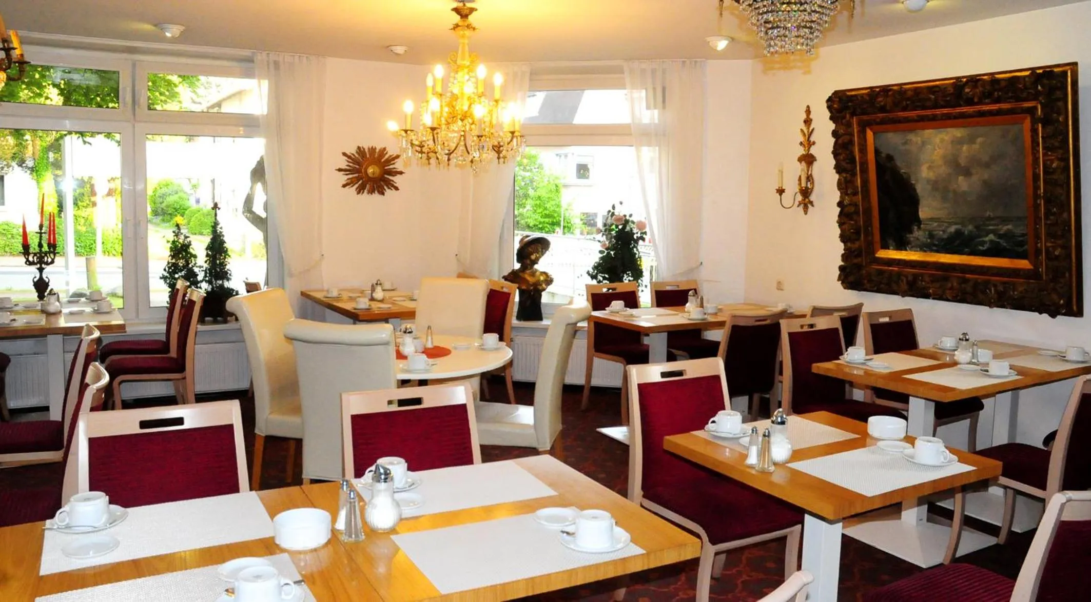 Restaurant/places to eat in Hotel Blankenese