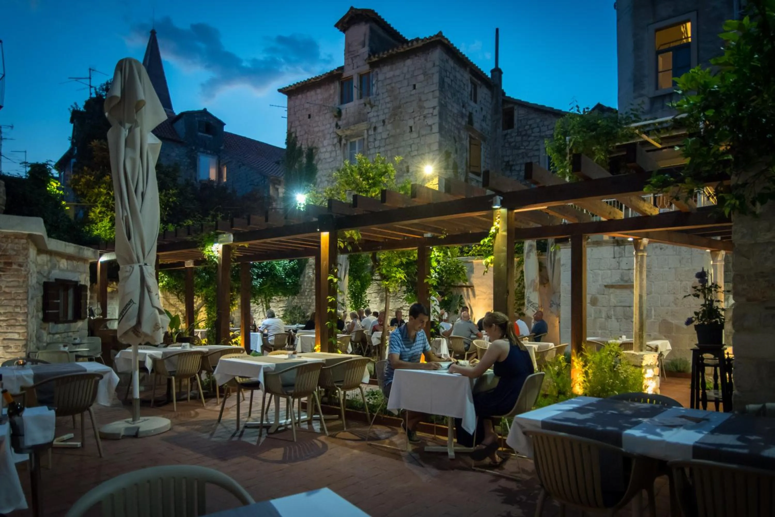 Restaurant/places to eat in Villa Sv. Petar
