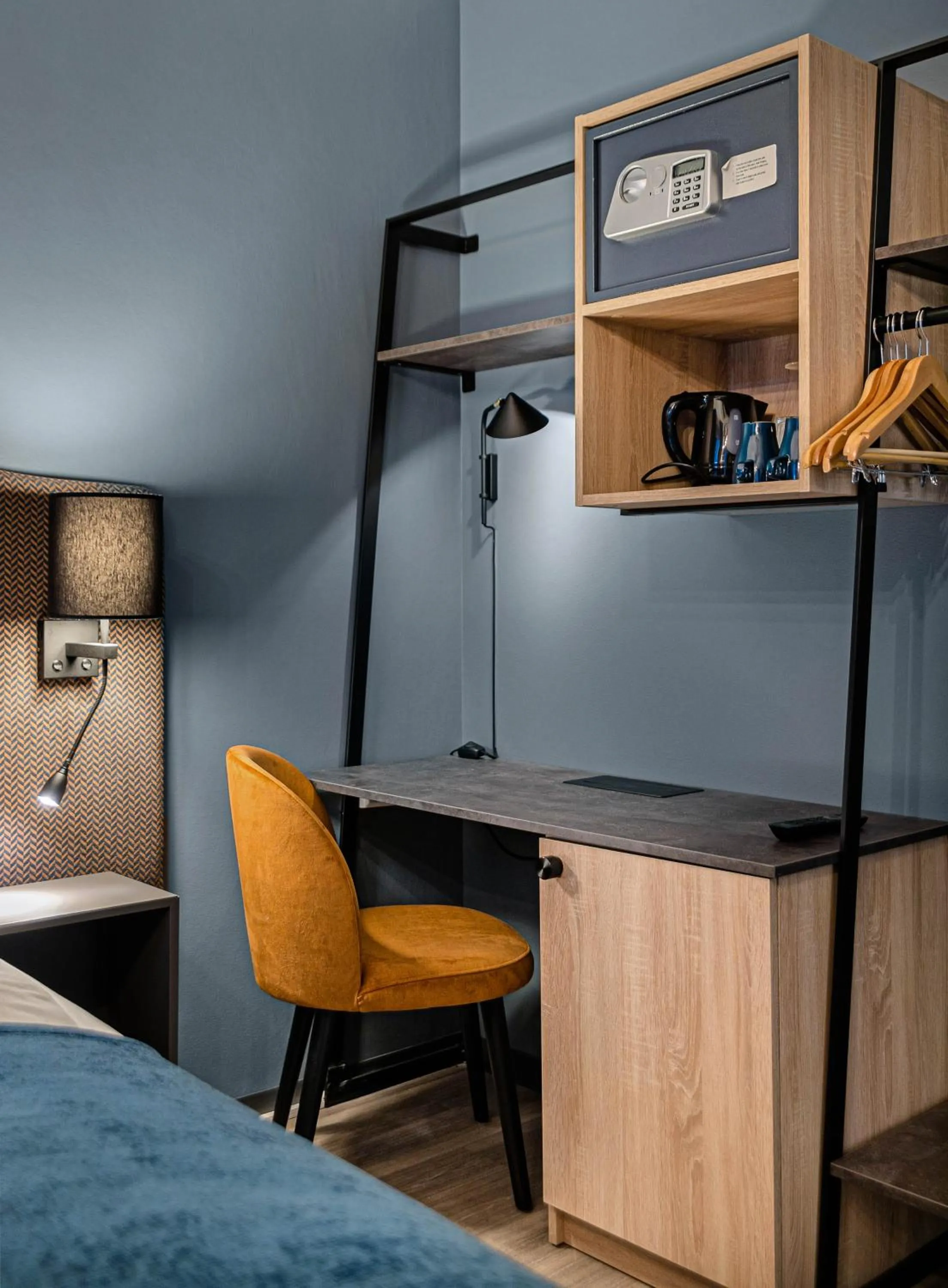 Guests, TV/Entertainment Center in Best Western Plus City Hotel