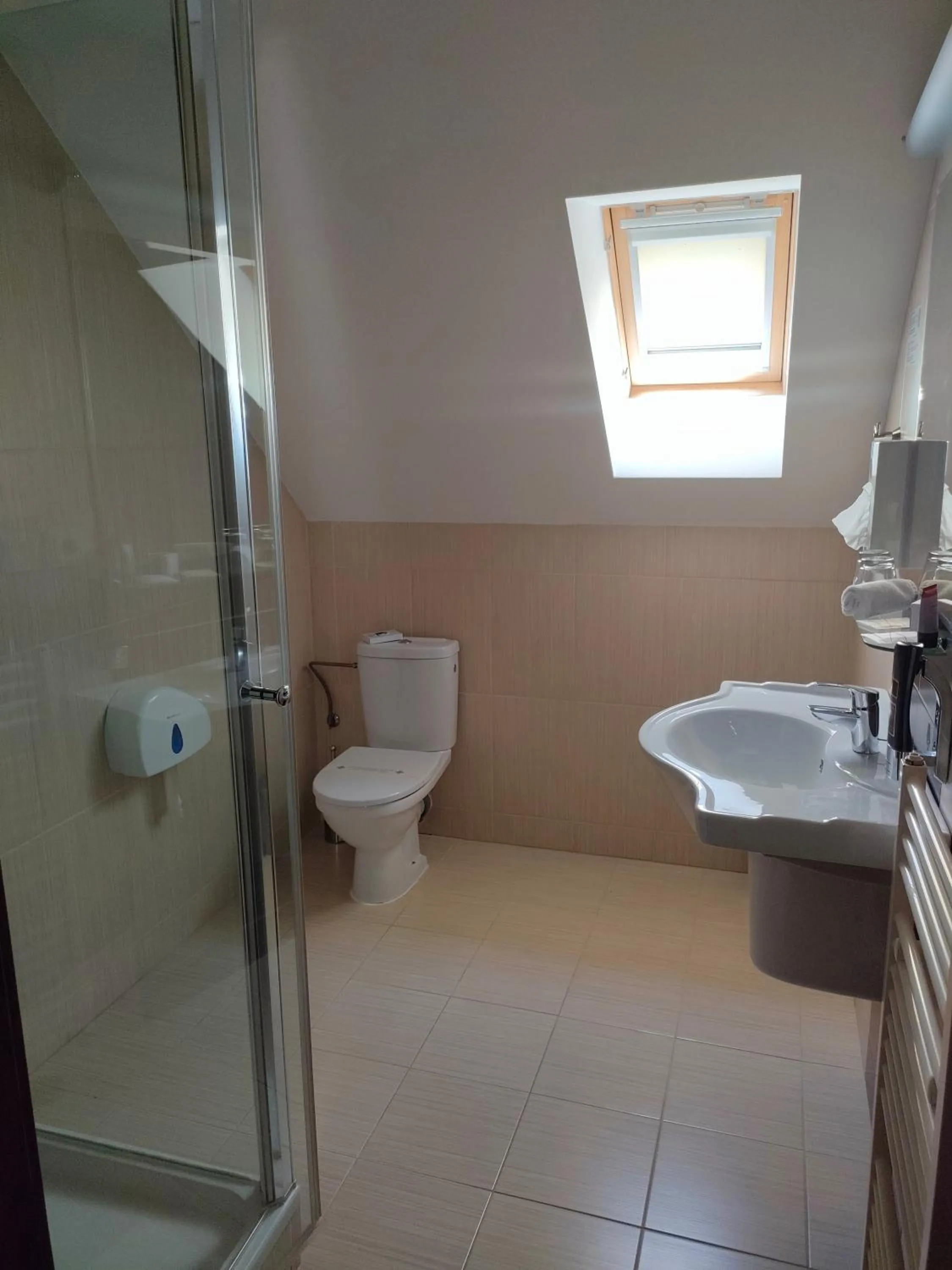 Shower in Hotel Peklo