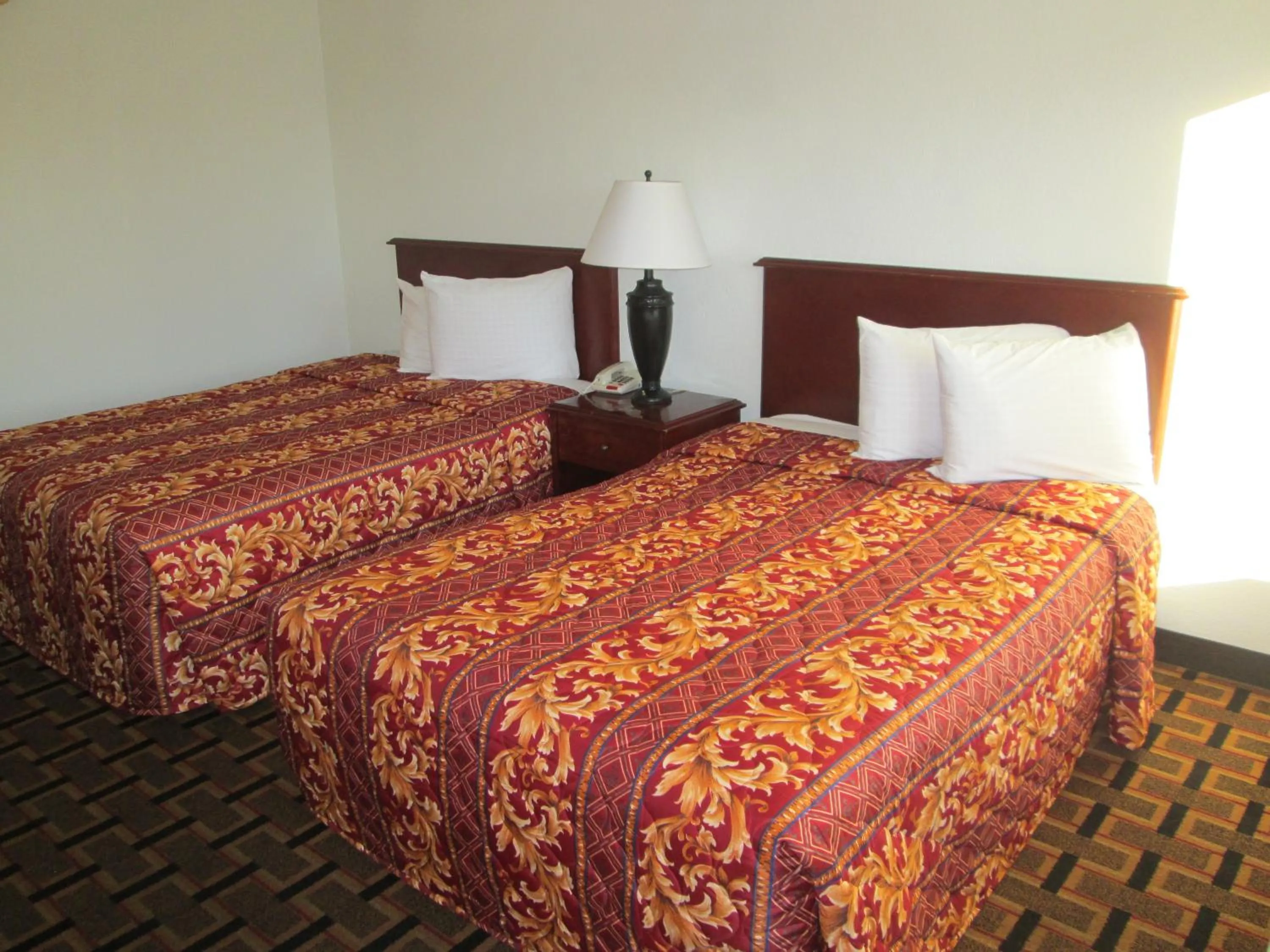 Bedroom, Bed in Budget Inn