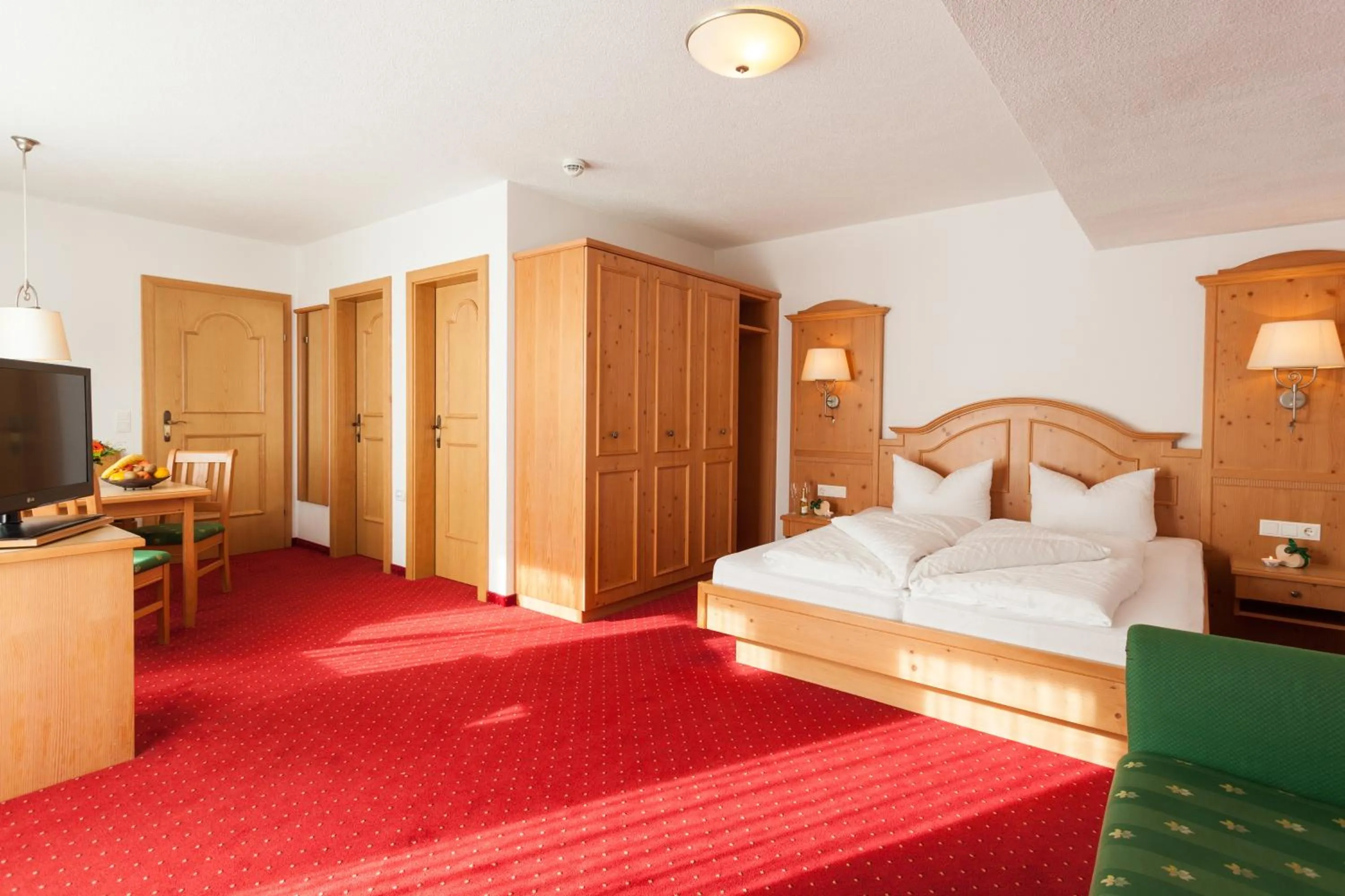 Bathroom, Bed in Hotel Augarten