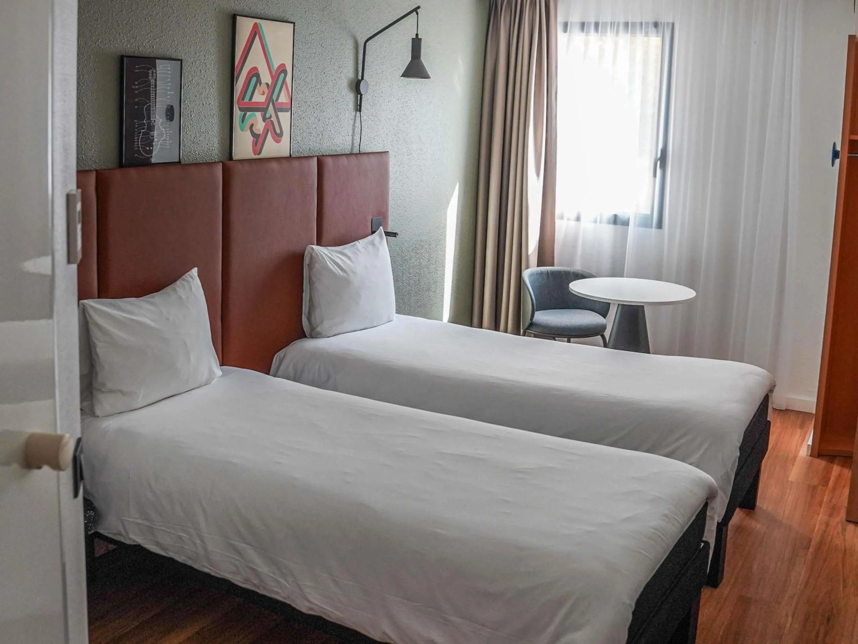 Bedroom, Bed in ibis Bayeux Port En Bessin