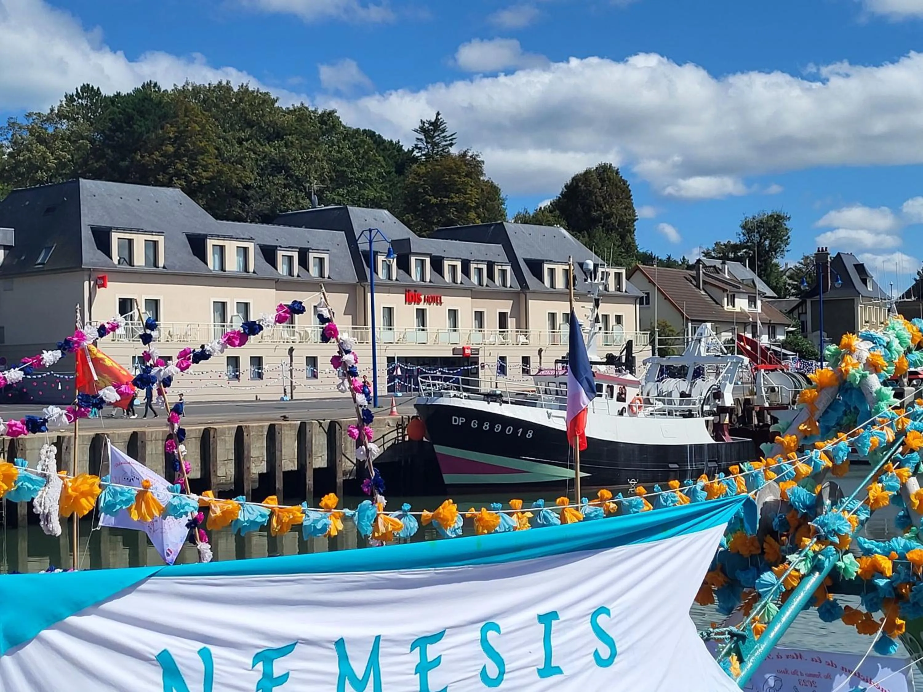 Summer in ibis Bayeux Port En Bessin