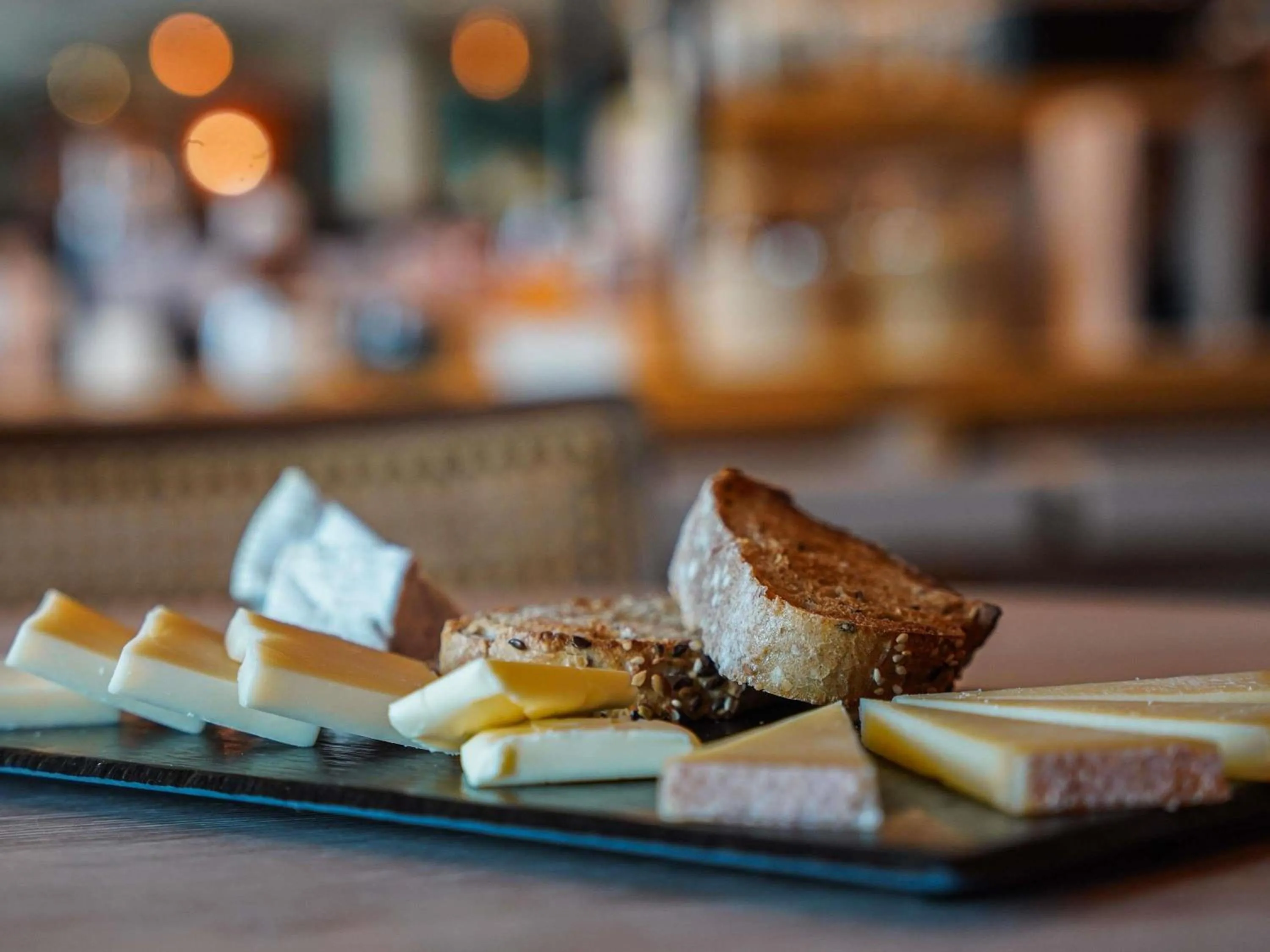 Lounge or bar in ibis Bayeux Port En Bessin