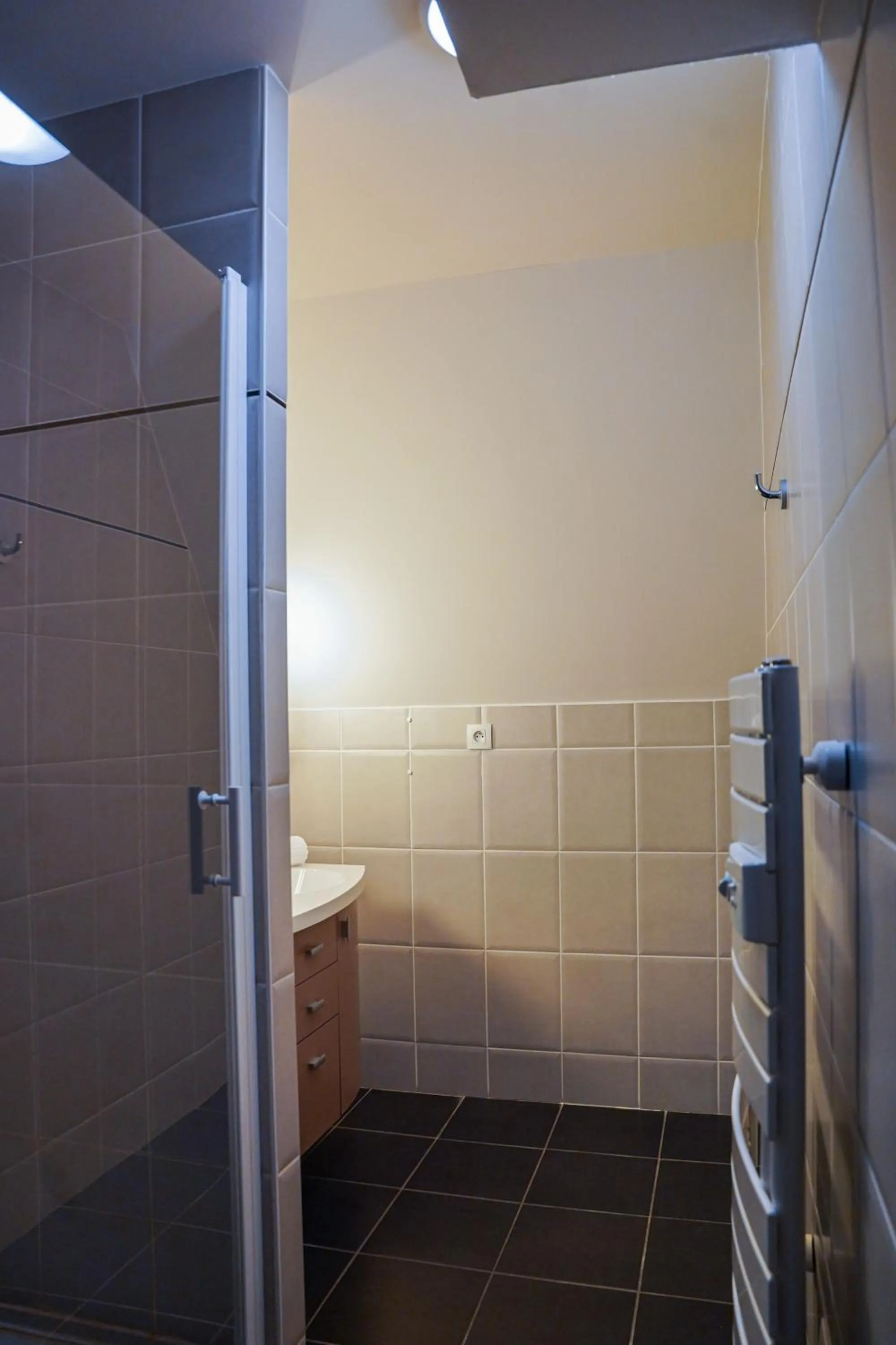 Bathroom in ibis Bayeux Port En Bessin