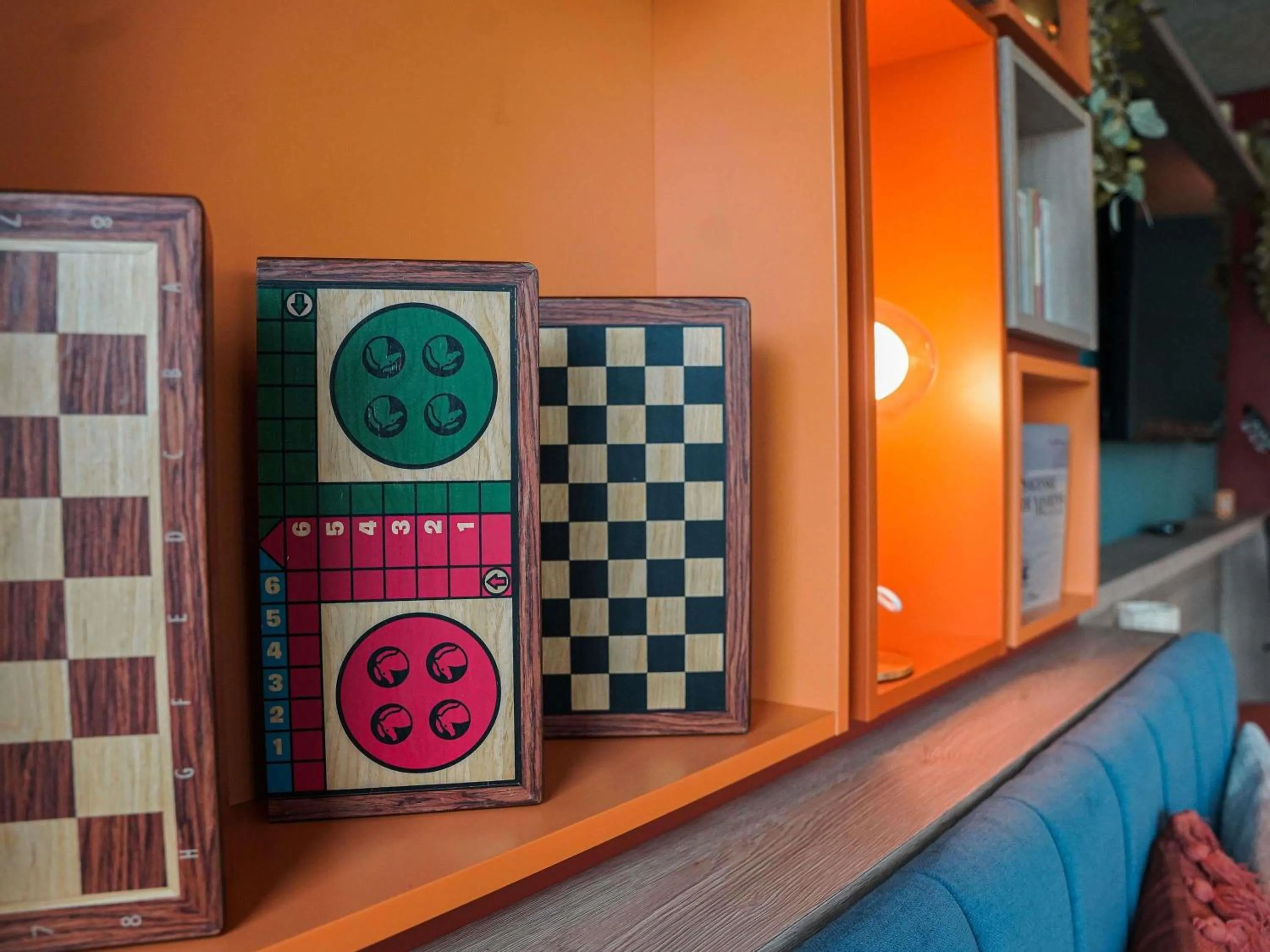 Lounge or bar in ibis Bayeux Port En Bessin