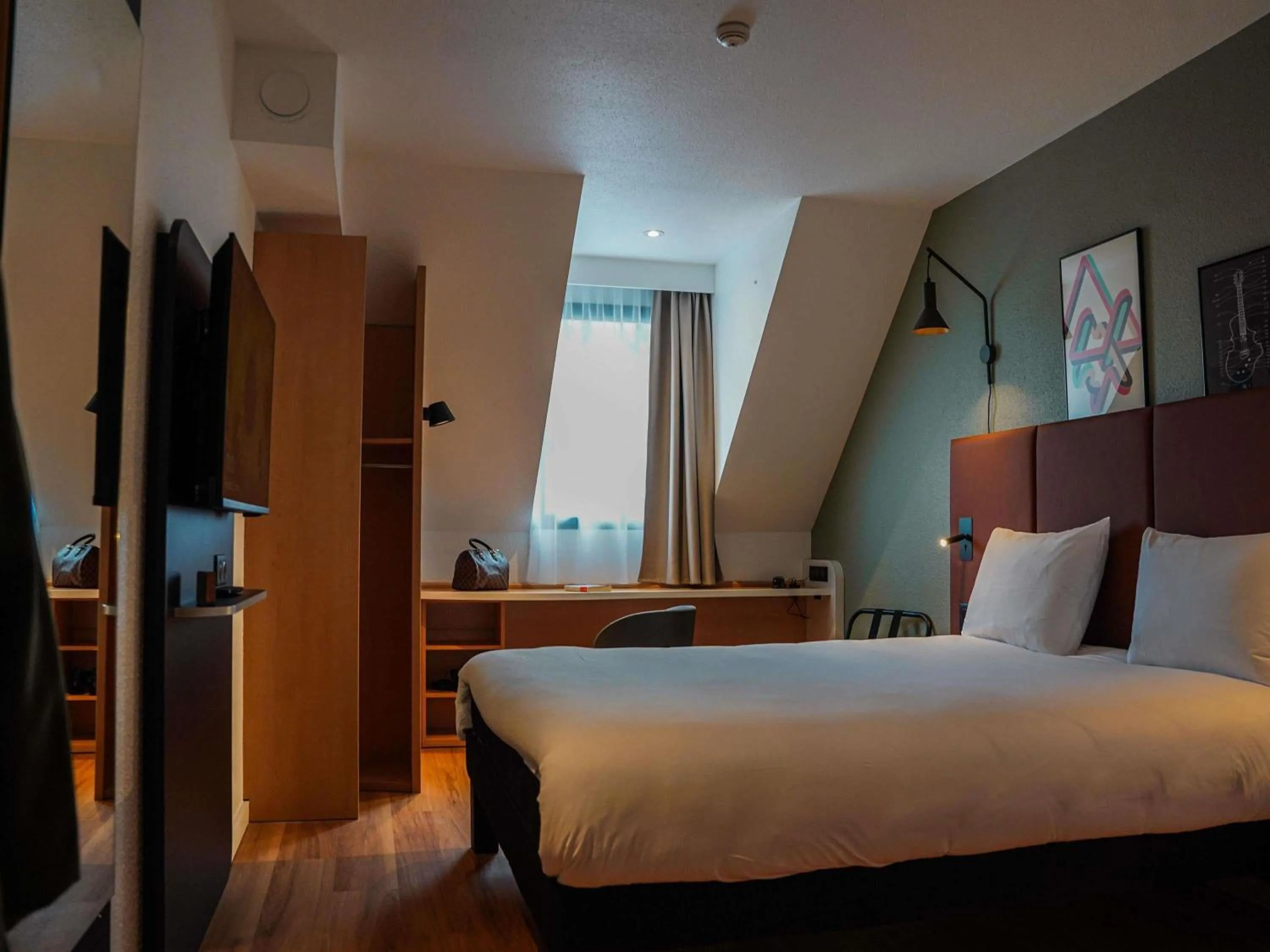 TV and multimedia, Bed in ibis Bayeux Port En Bessin