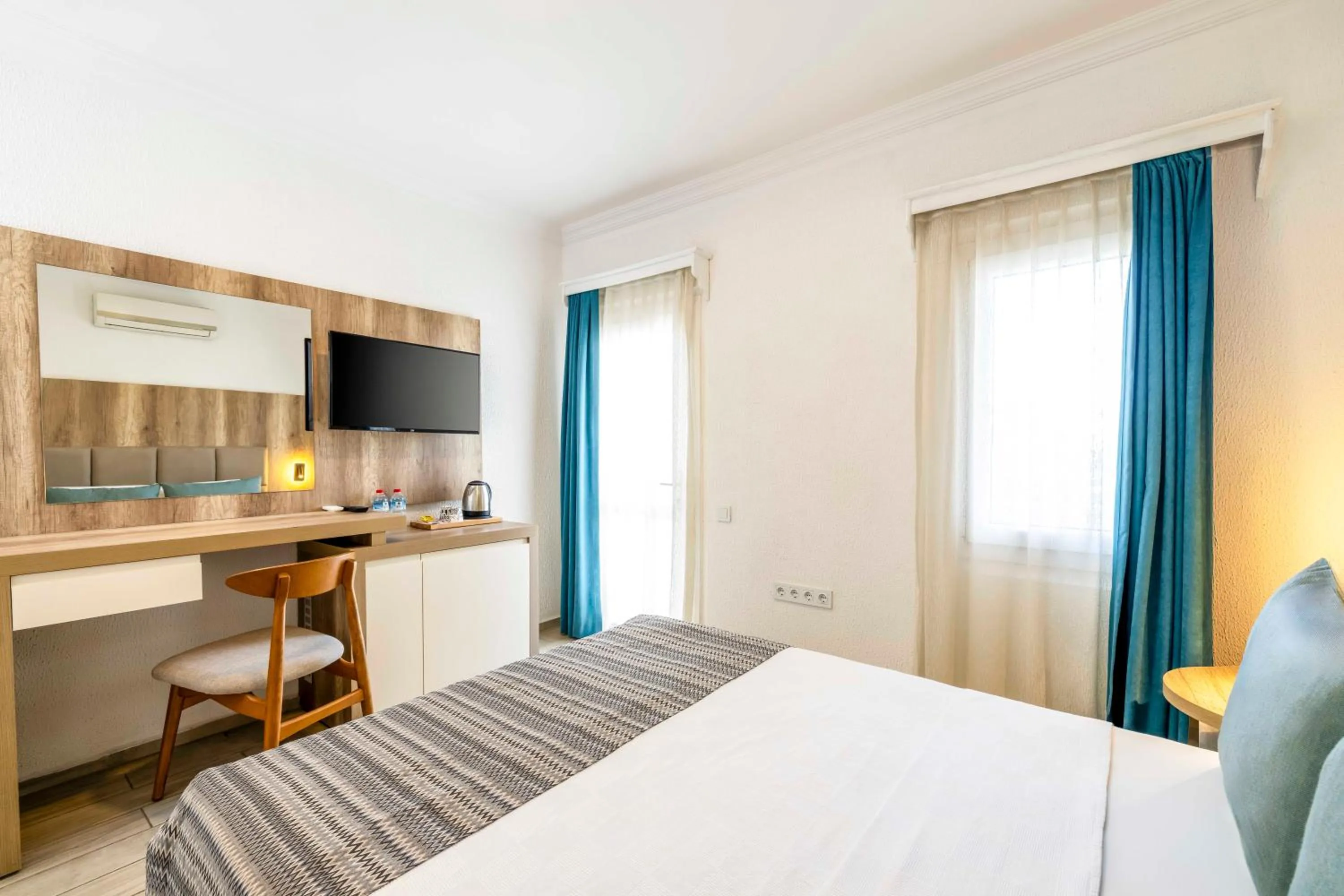 Photo of the whole room, Bed in Costa Maya Bodrum