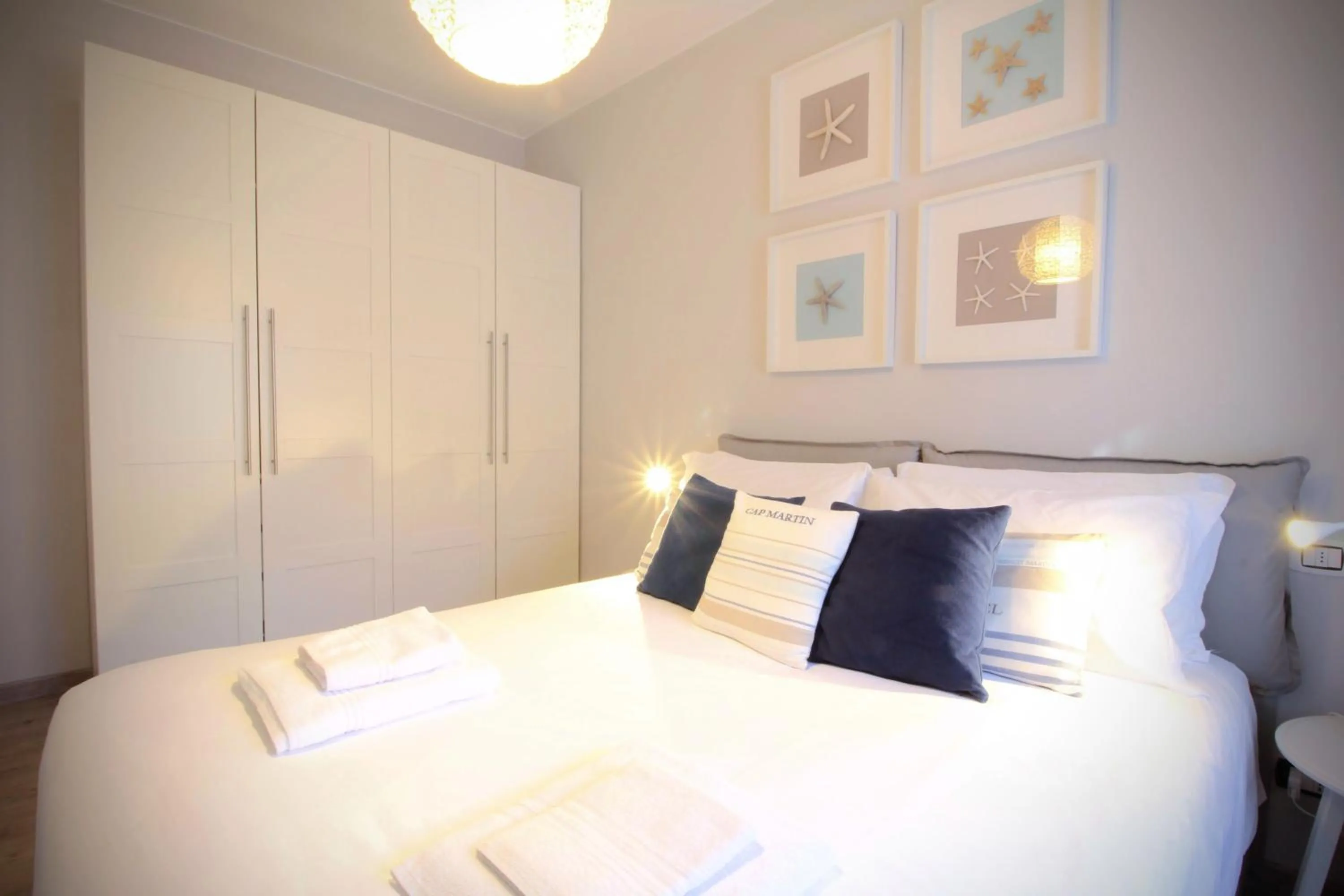 Bedroom, Bed in Le Grand Bleu