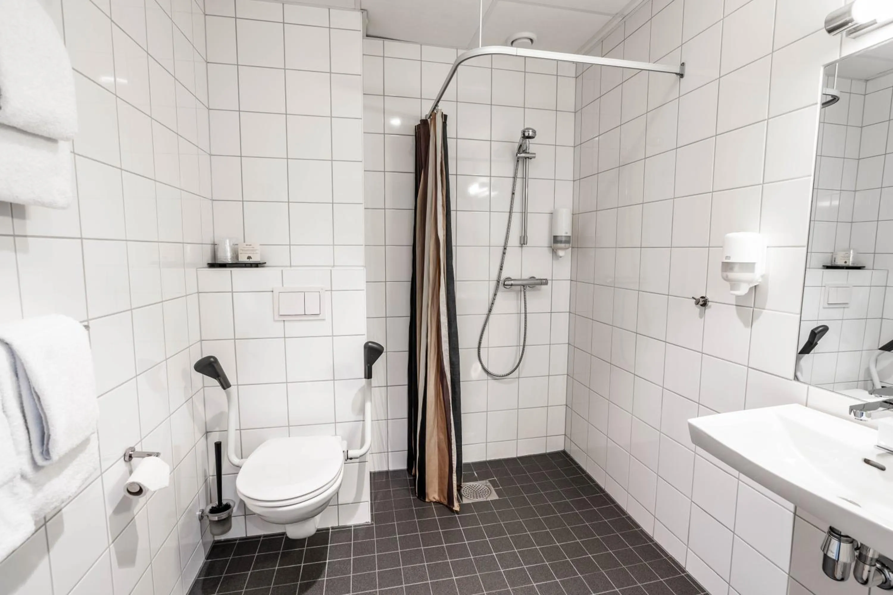 Shower in Hotel Sverre