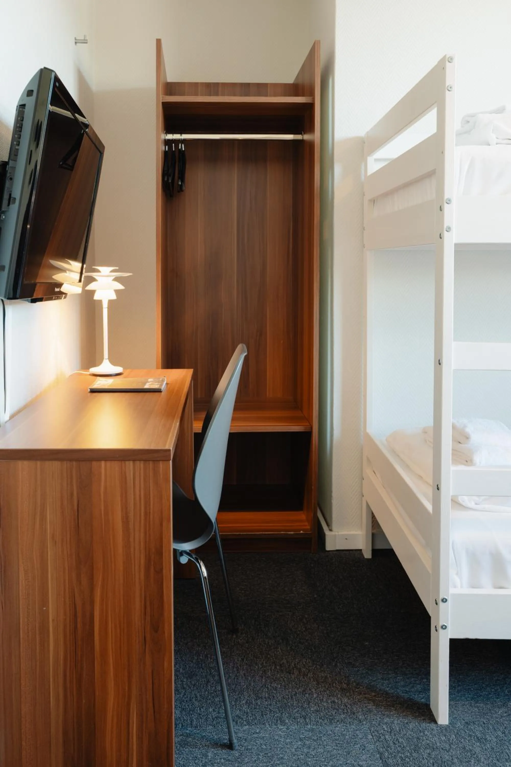 TV and multimedia, Bed in Hotel Sverre