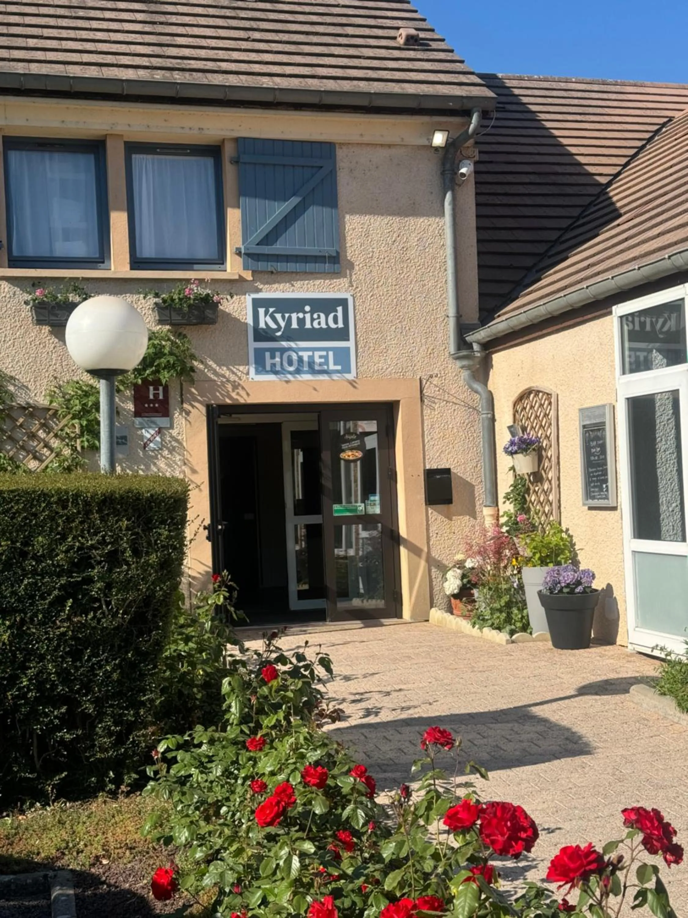 Property building in Kyriad Epernay