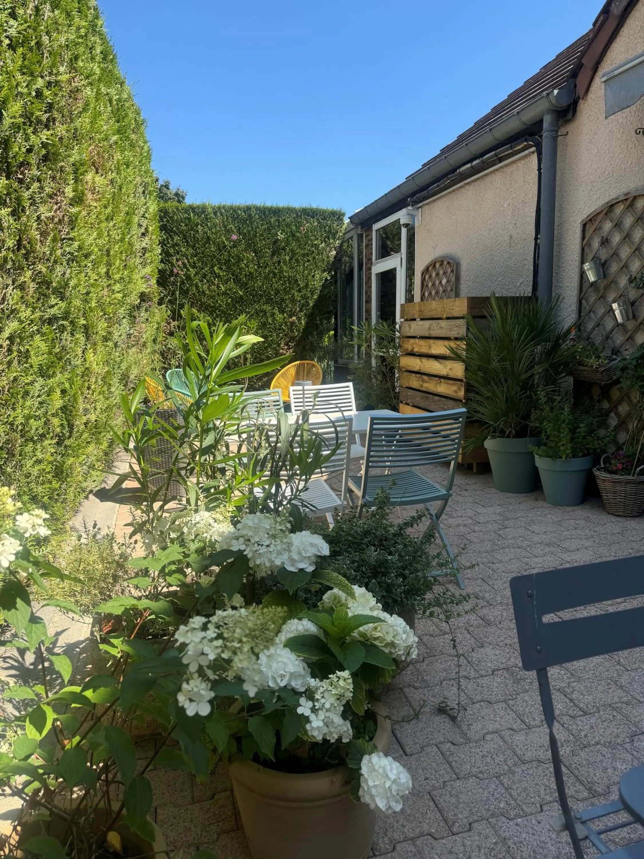 Patio in Kyriad Epernay