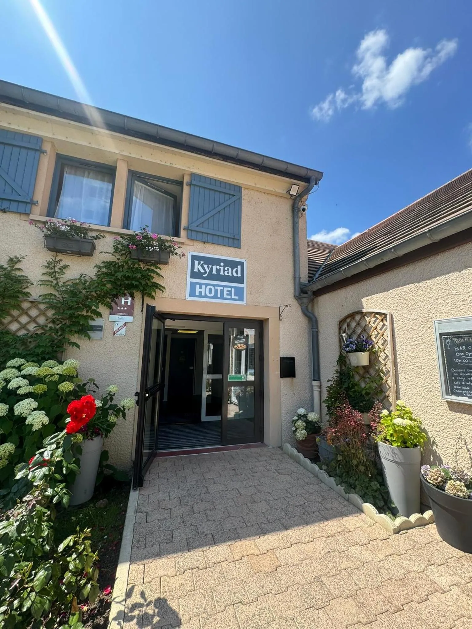 Property building in Kyriad Epernay