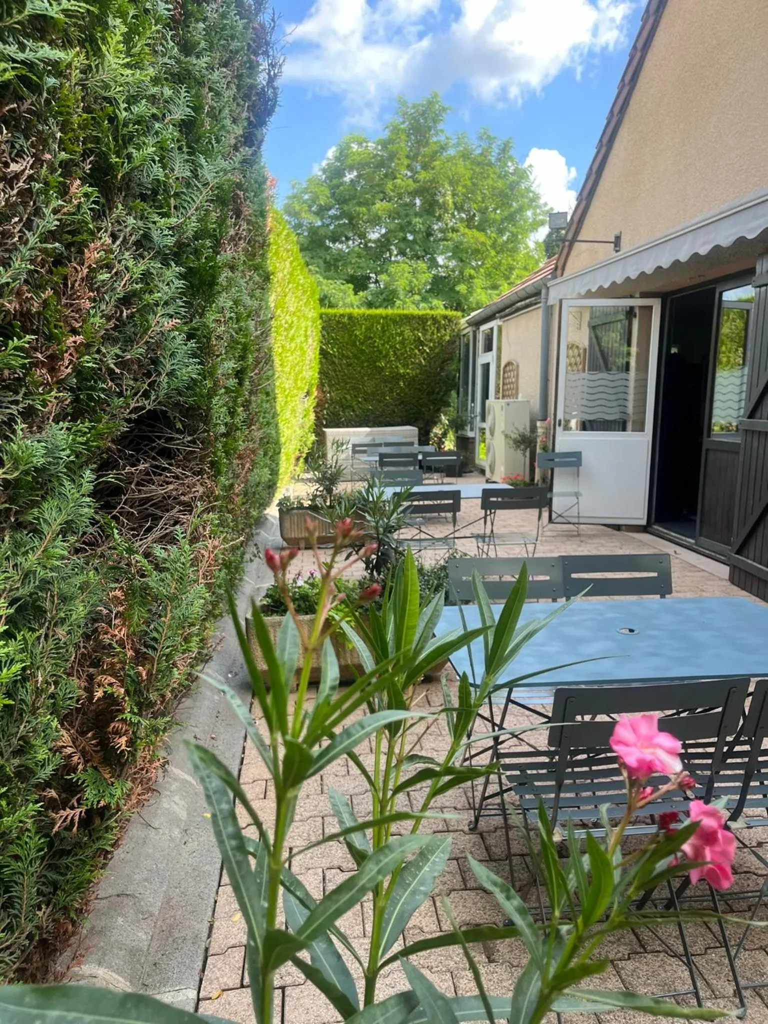 Patio in Kyriad Epernay