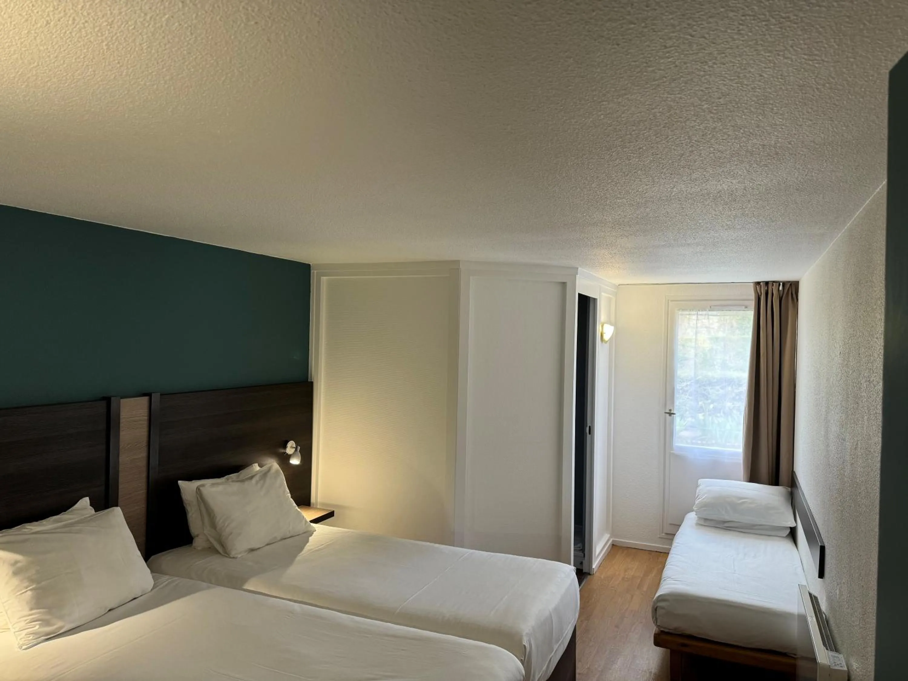 Bed in Kyriad Epernay