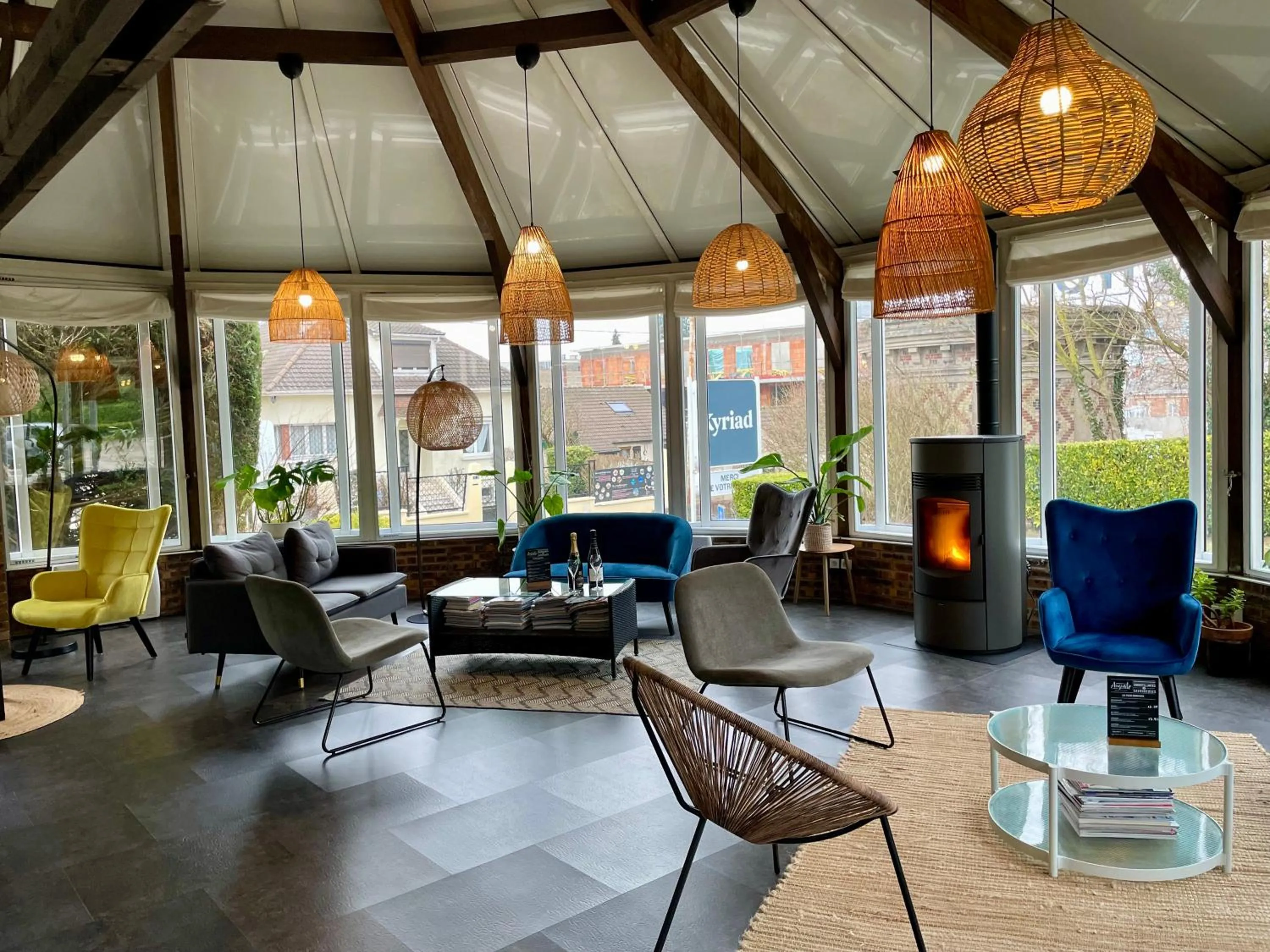 Communal lounge/ TV room in Kyriad Epernay