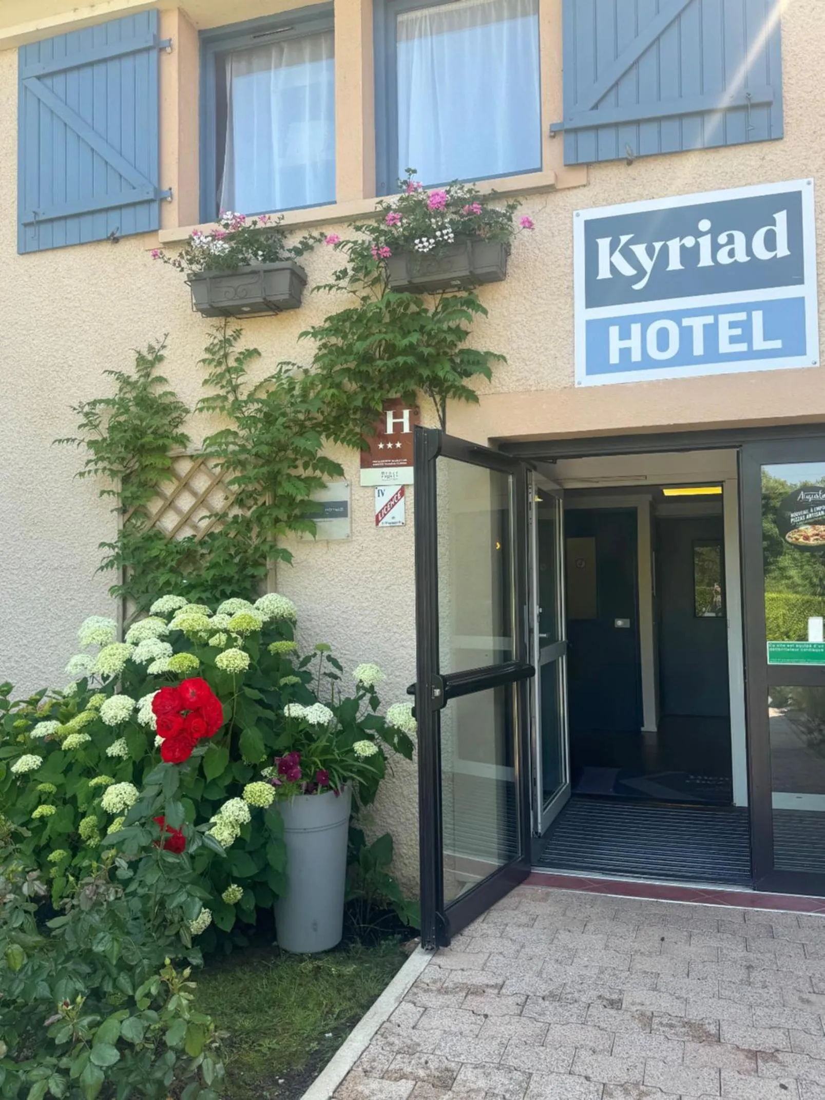 Property building in Kyriad Epernay