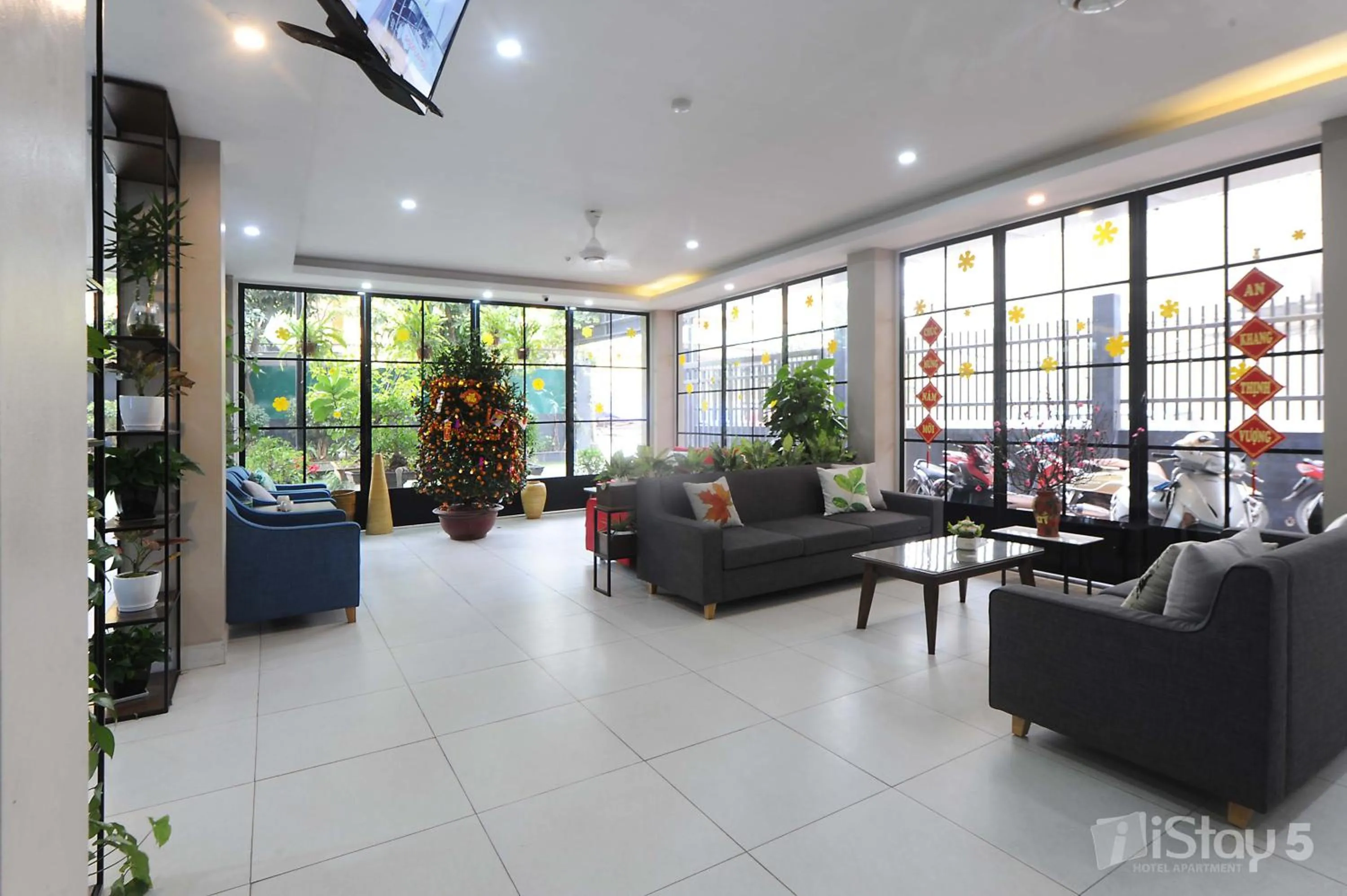 Communal lounge/ TV room in ISTAY Hotel Apartment 5