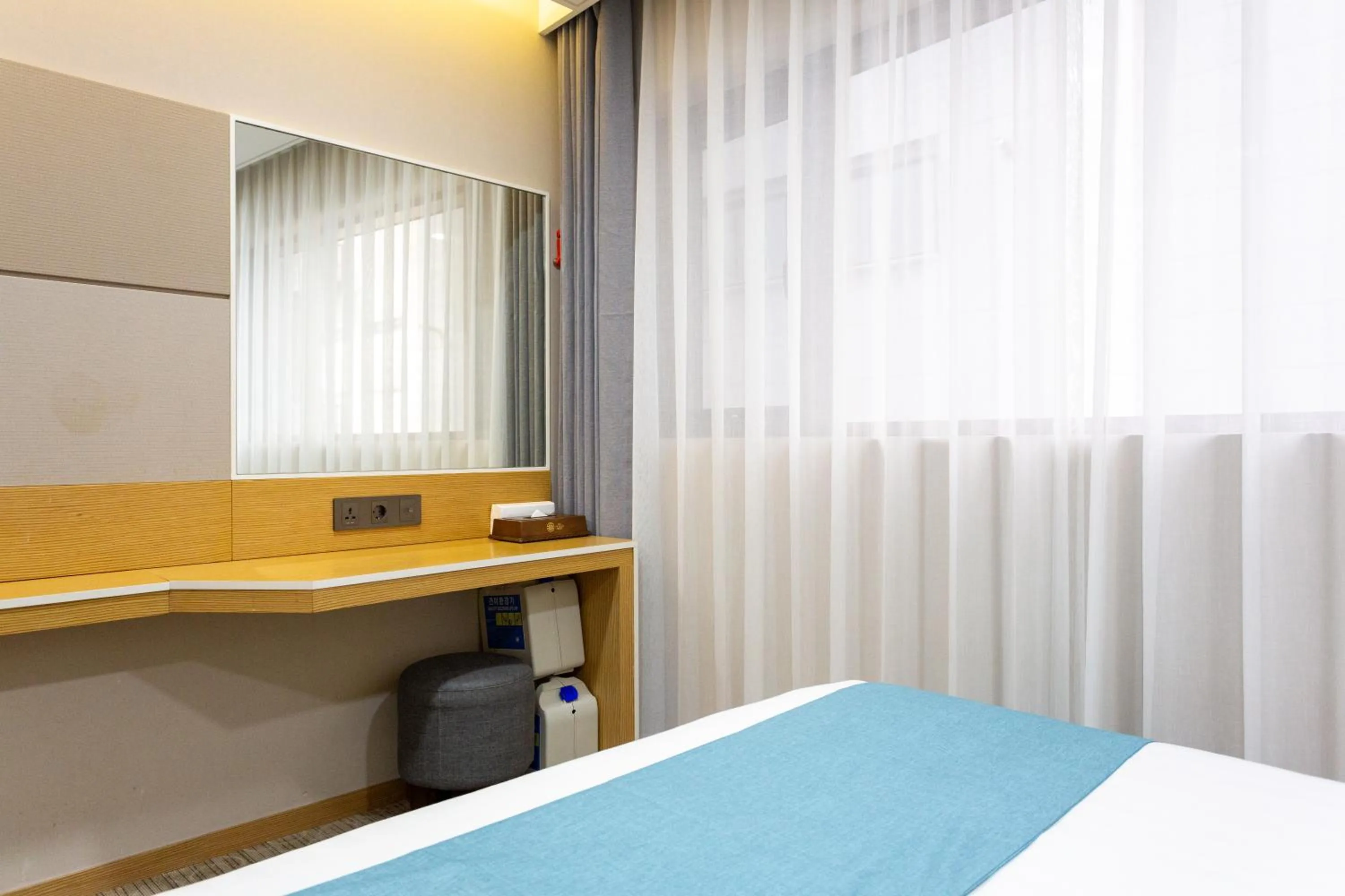 Bed in The Recenz Dongdaemun Hotel