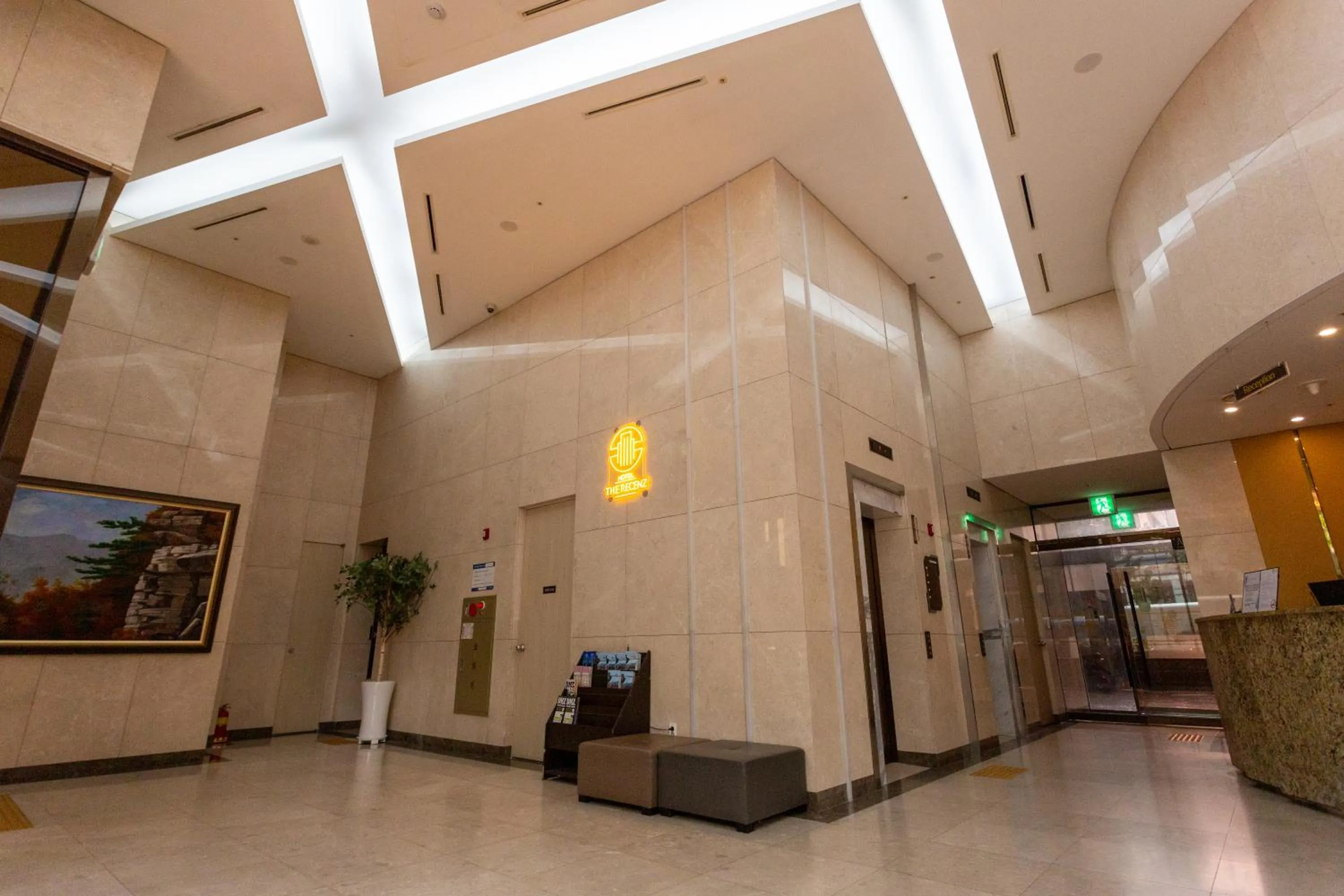Lobby or reception in The Recenz Dongdaemun Hotel