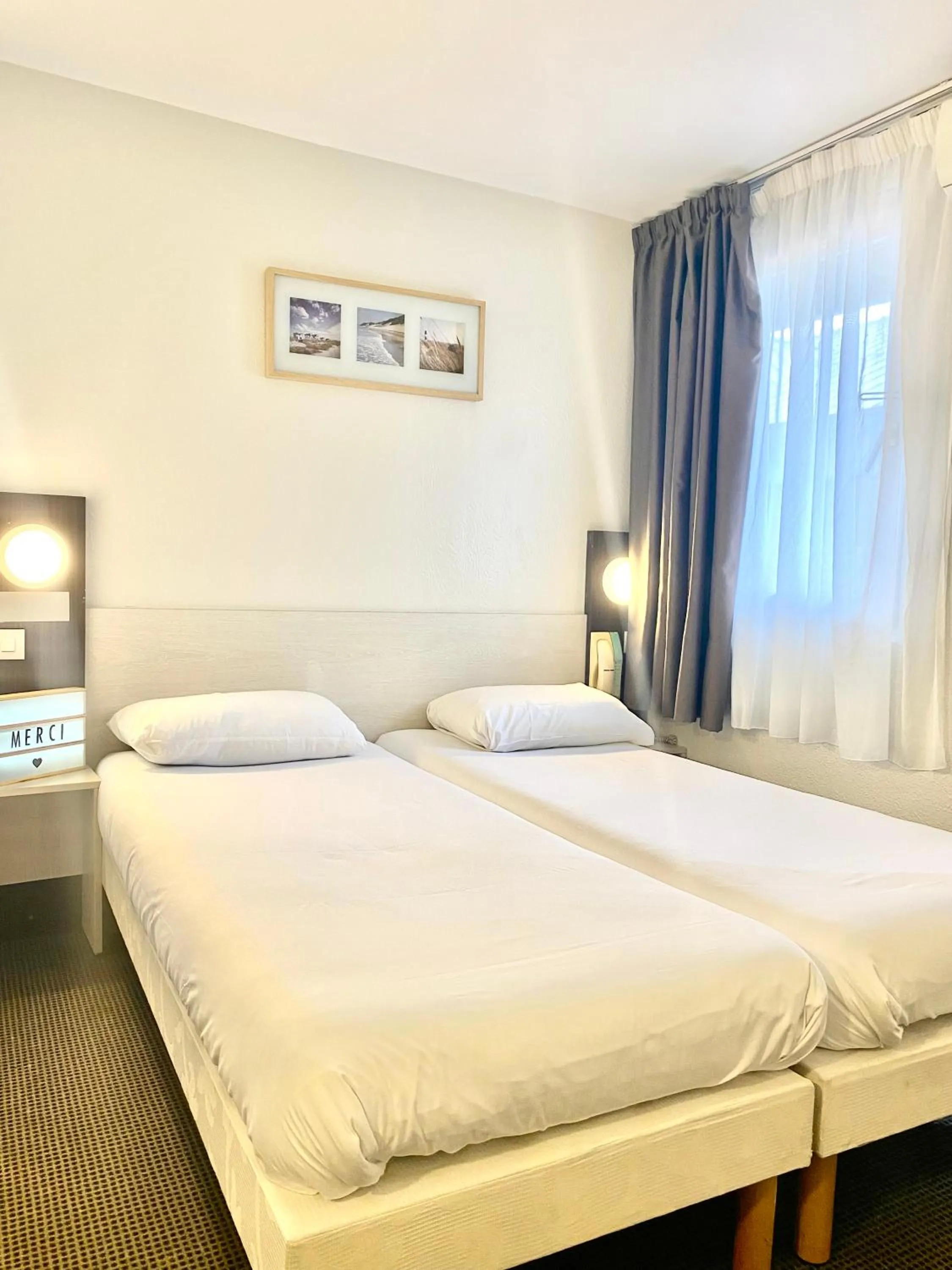 Bed in Brit Hotel Lyon Nord Dardilly