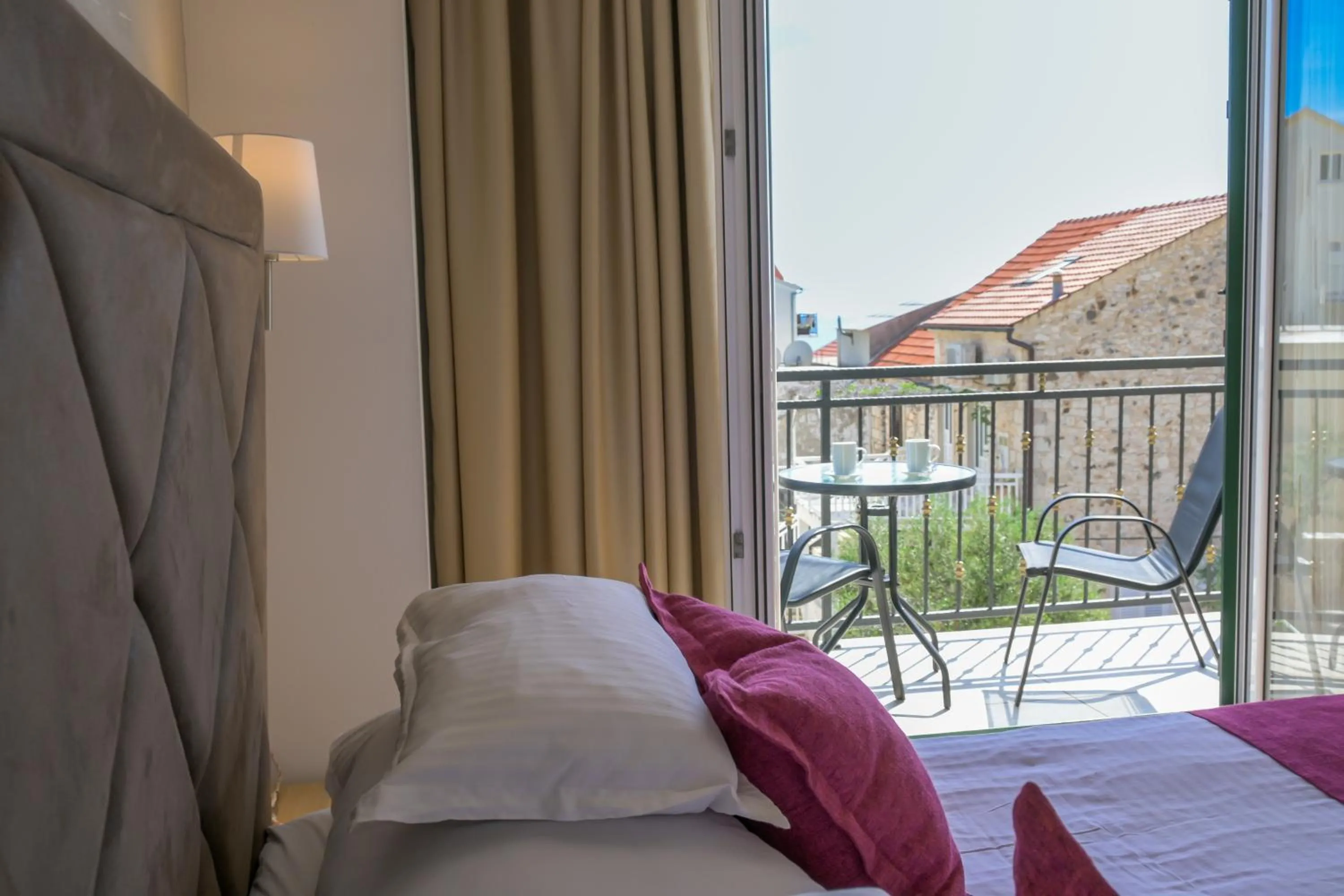 City view, Bed in Hotel Fortuna