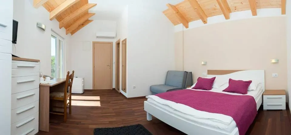 Bedroom, Bed in Hotel Fortuna