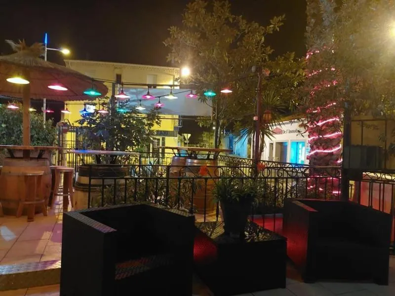 Patio in Hôtel Le Gambetta