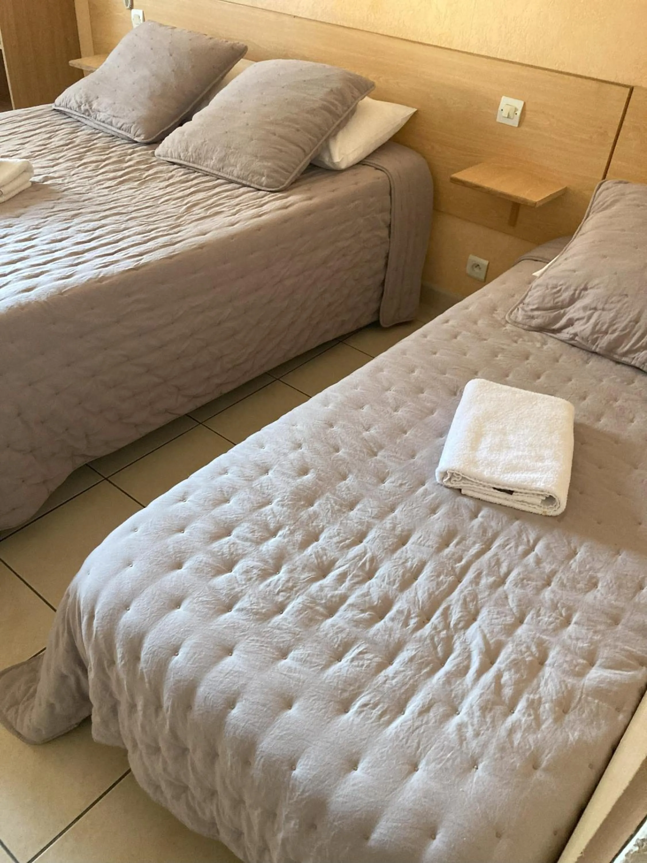 Bedroom, Bed in Hôtel Le Gambetta