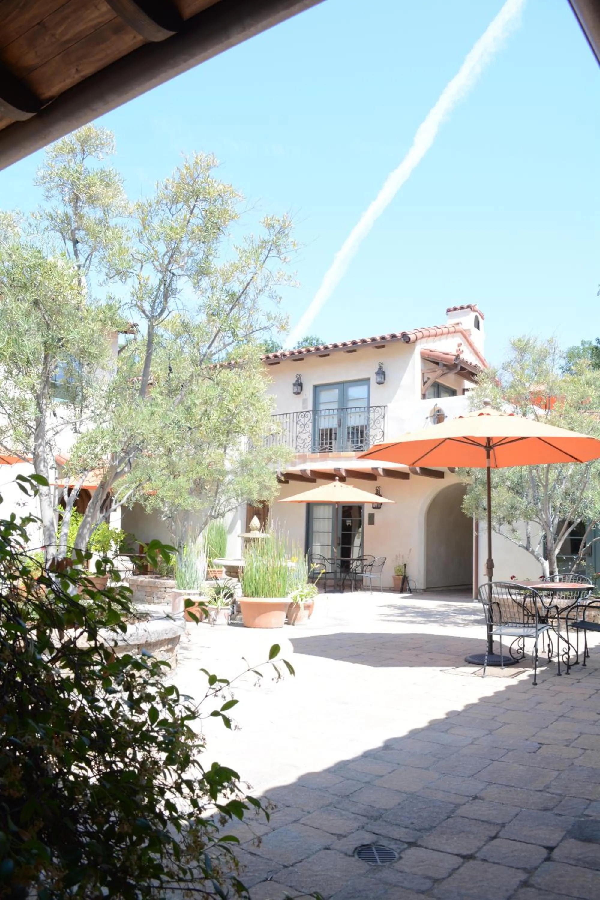 Inner courtyard view in Su Nido Inn