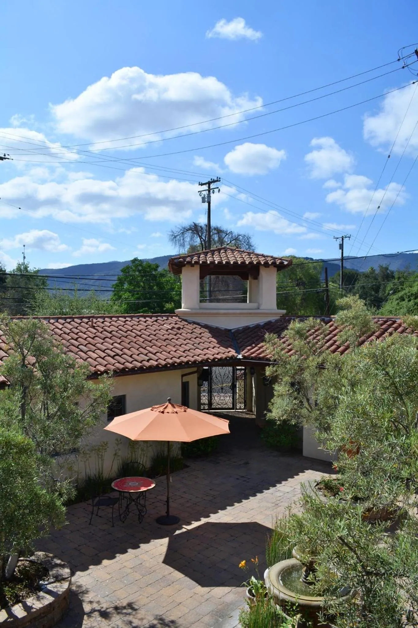 Inner courtyard view in Su Nido Inn