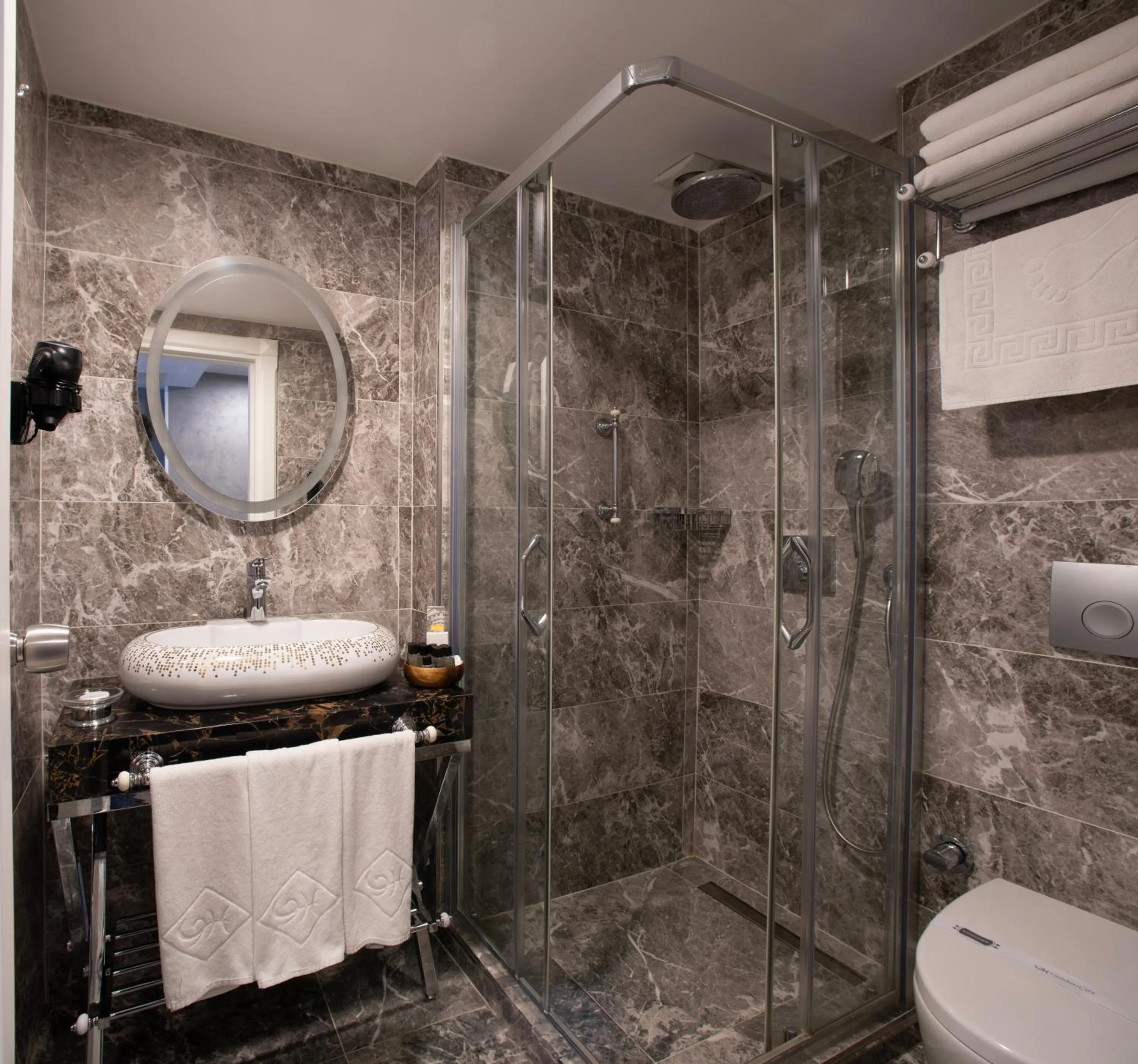 Shower in Istanbul Golden City Hotel