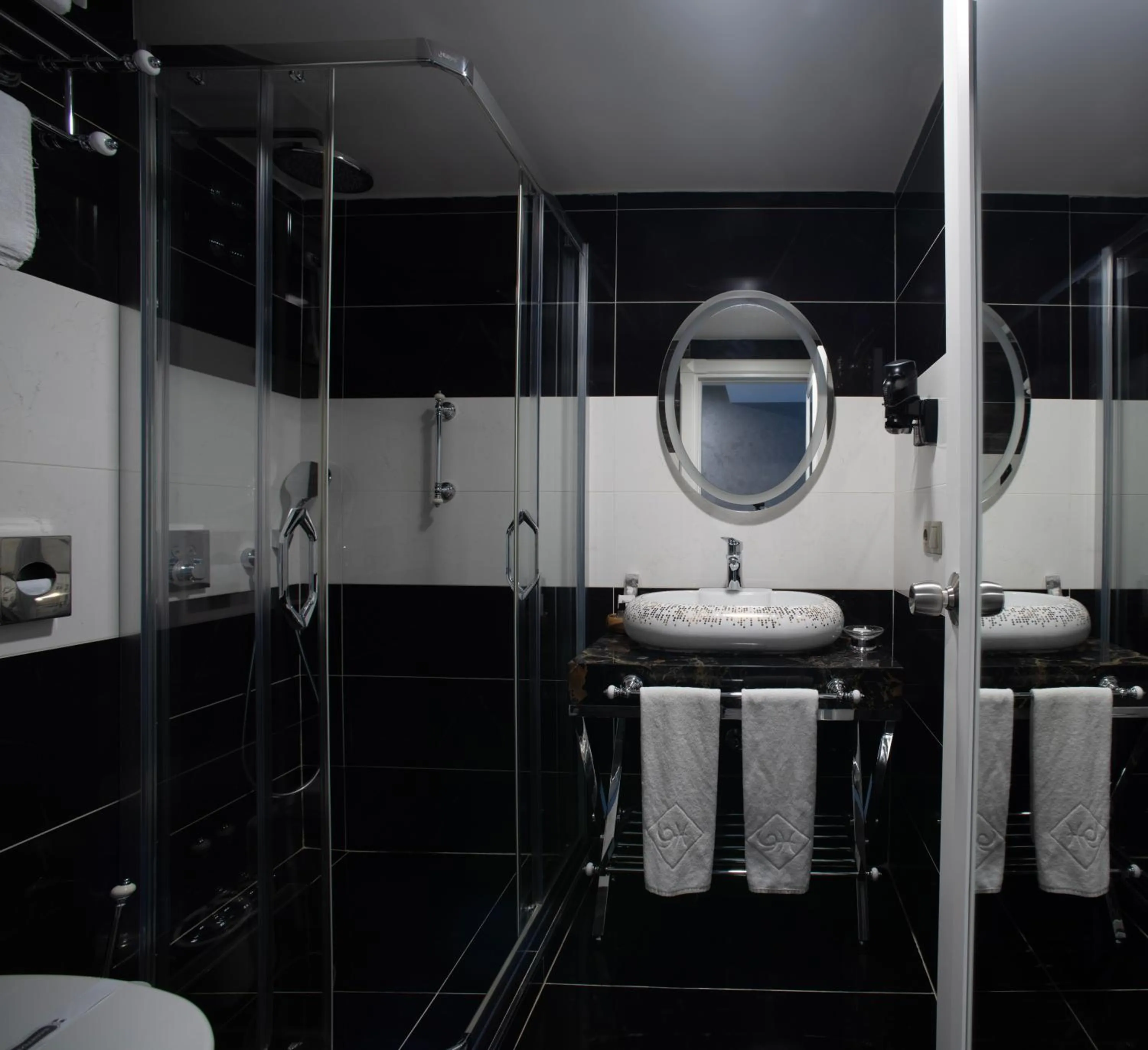 Shower in Istanbul Golden City Hotel